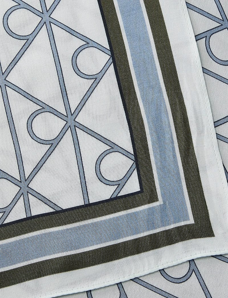 Calvin Klein - EMBLEM AOP PRINTED BANDANA - tynde tørklæder - faded denim - 3
