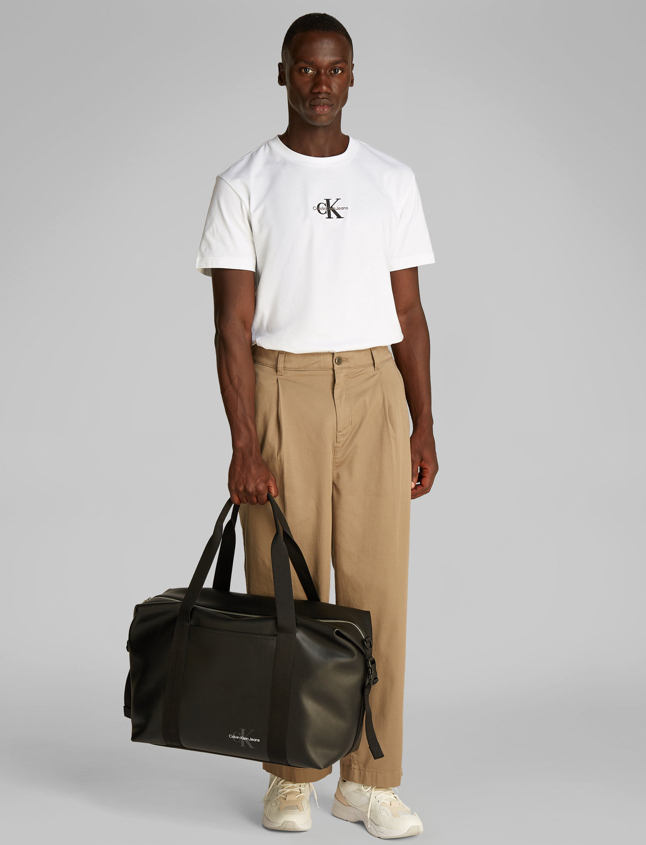Calvin Klein - MONO LOGO WEEKENDER DUFFLE - black - 1