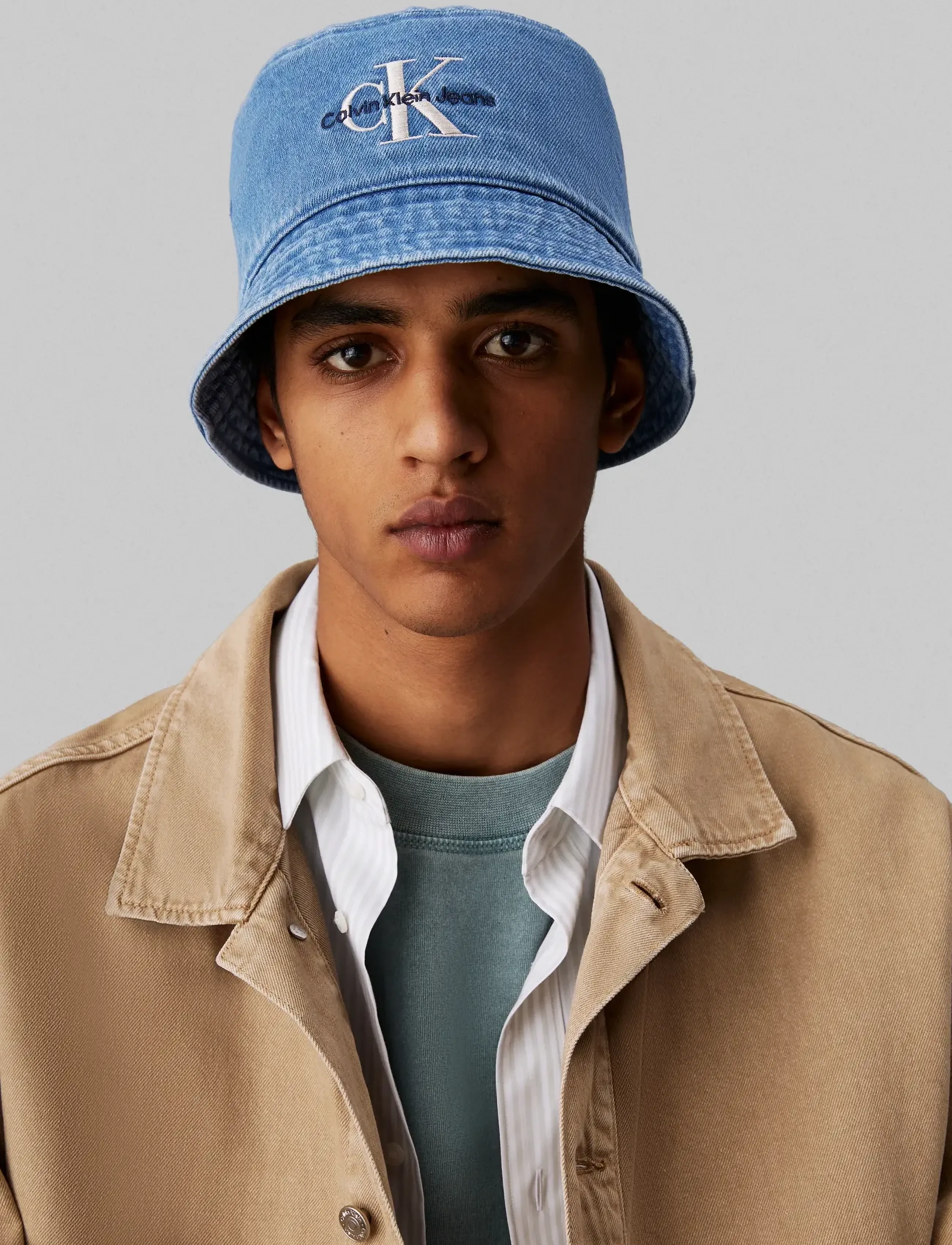 Calvin Klein MONOLOGO EMBROIDERY DENIM BUCKET - Mütsid ja nokamütsid - VINTAGE DENIM / blue
