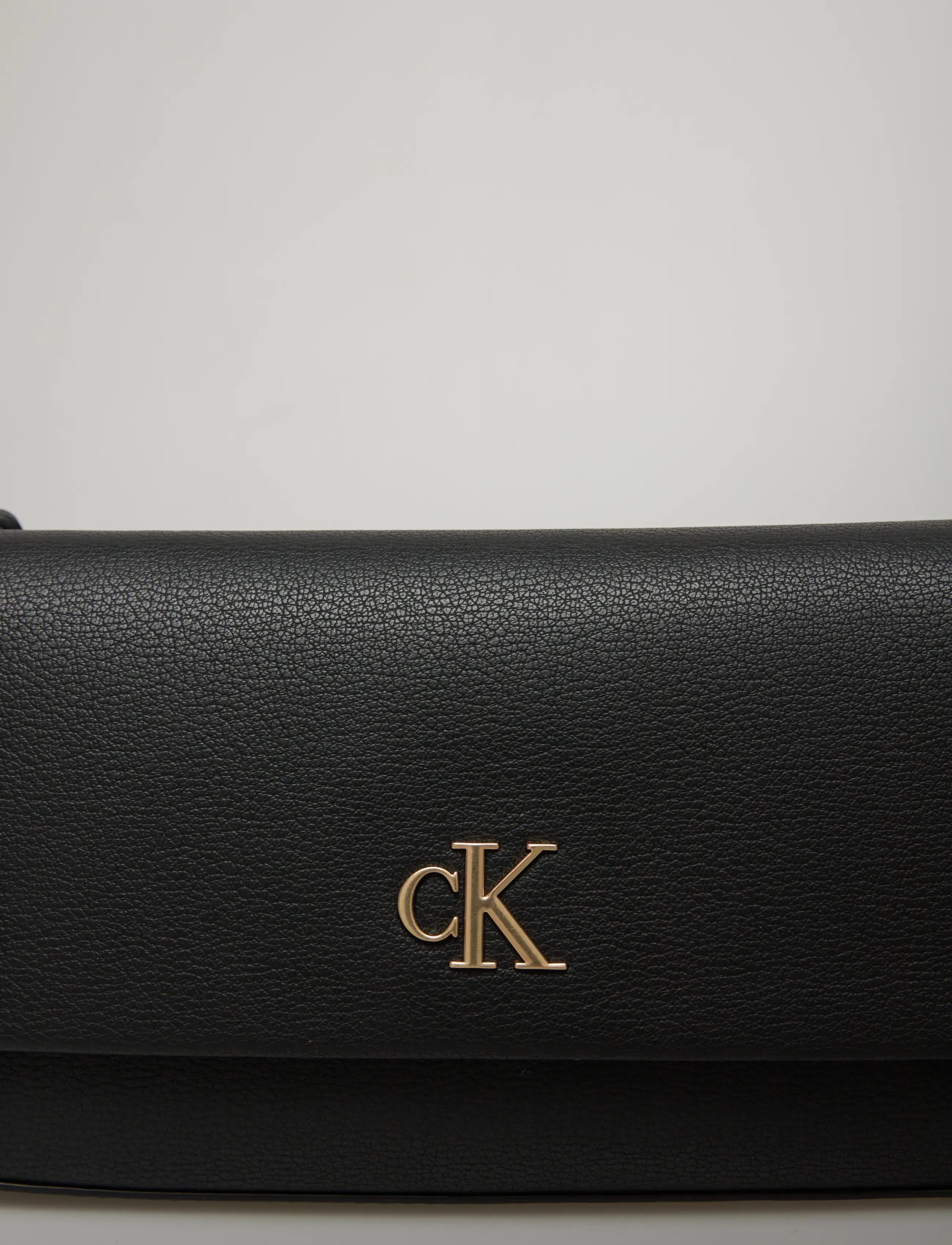 Calvin Klein - MINIMAL MONOGRAM SHOULDER POUCH - black - 4