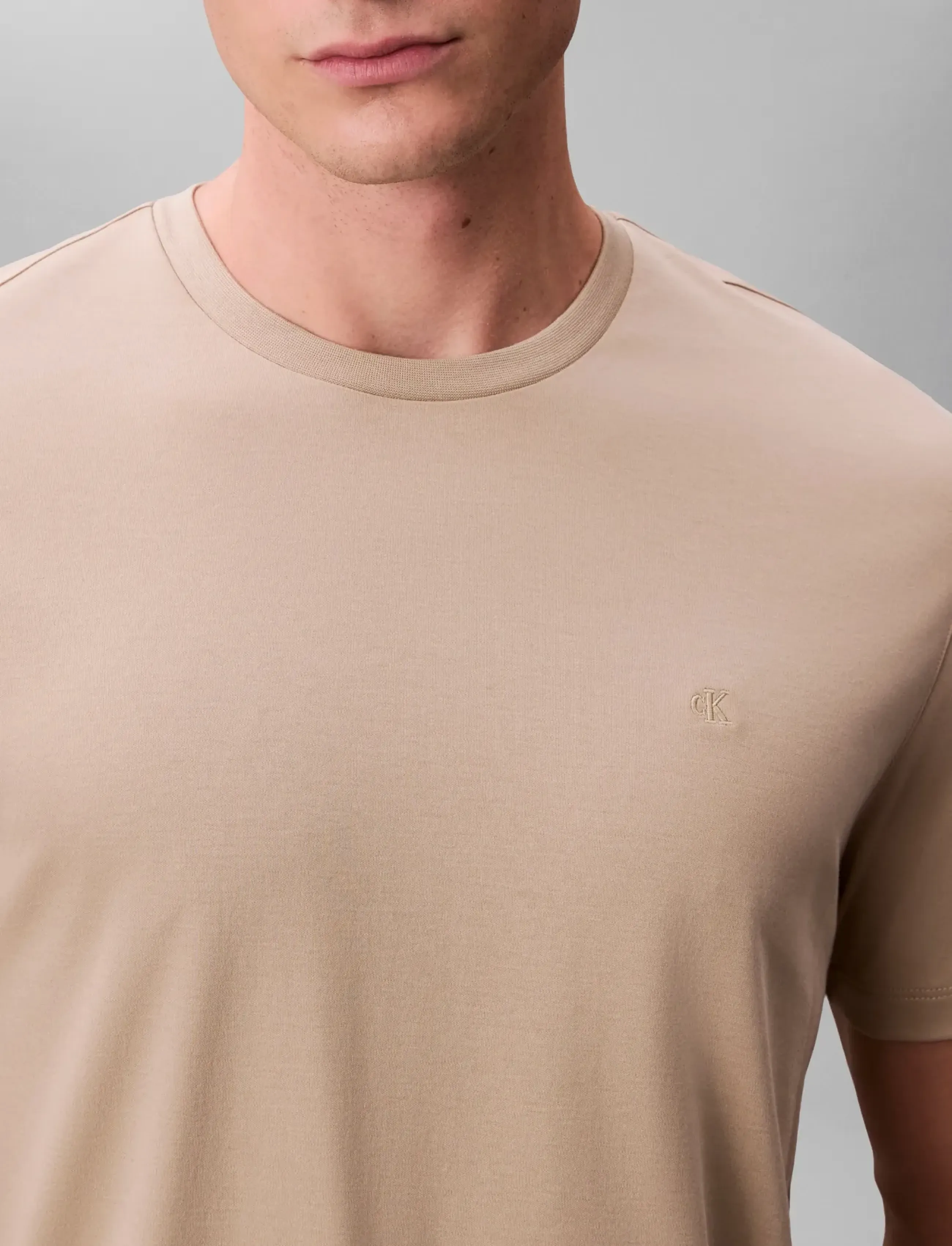 Calvin Klein - SS SUPIMA CHEST EMB CREWNECK TEE - kurzärmelig - ancient marble - 4