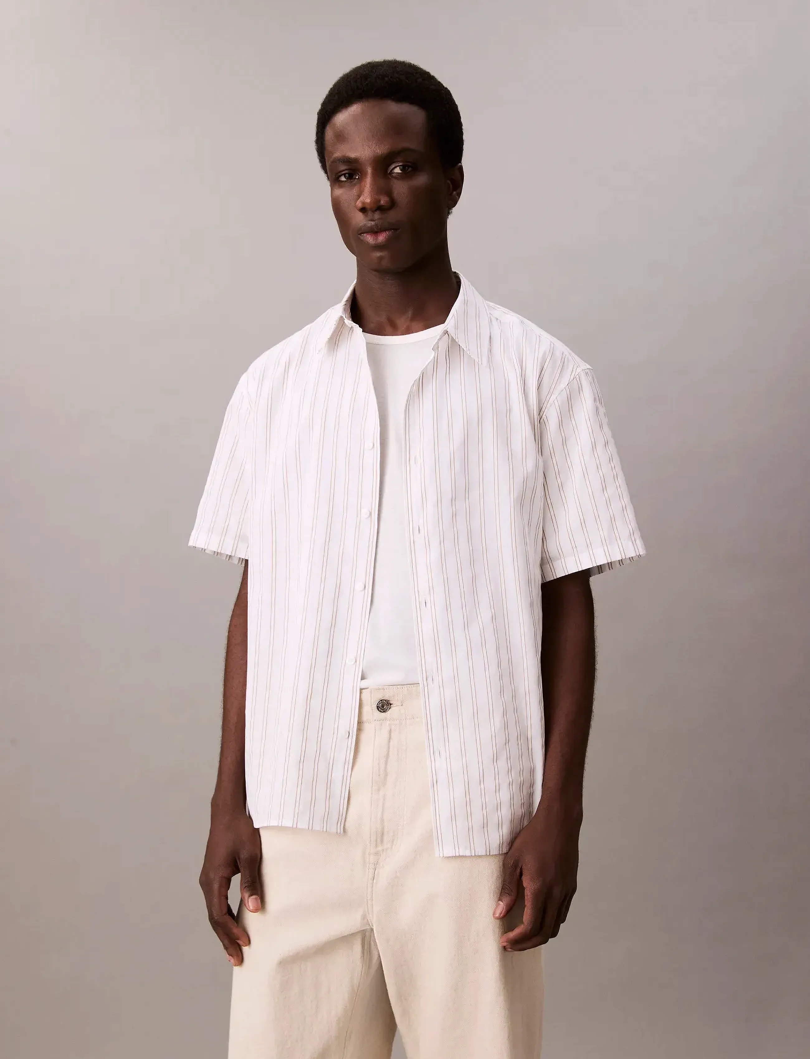 Calvin Klein SS SUPIMA CHEST EMB CREWNECK TEE - Odzież - BRIGHT WHITE / white