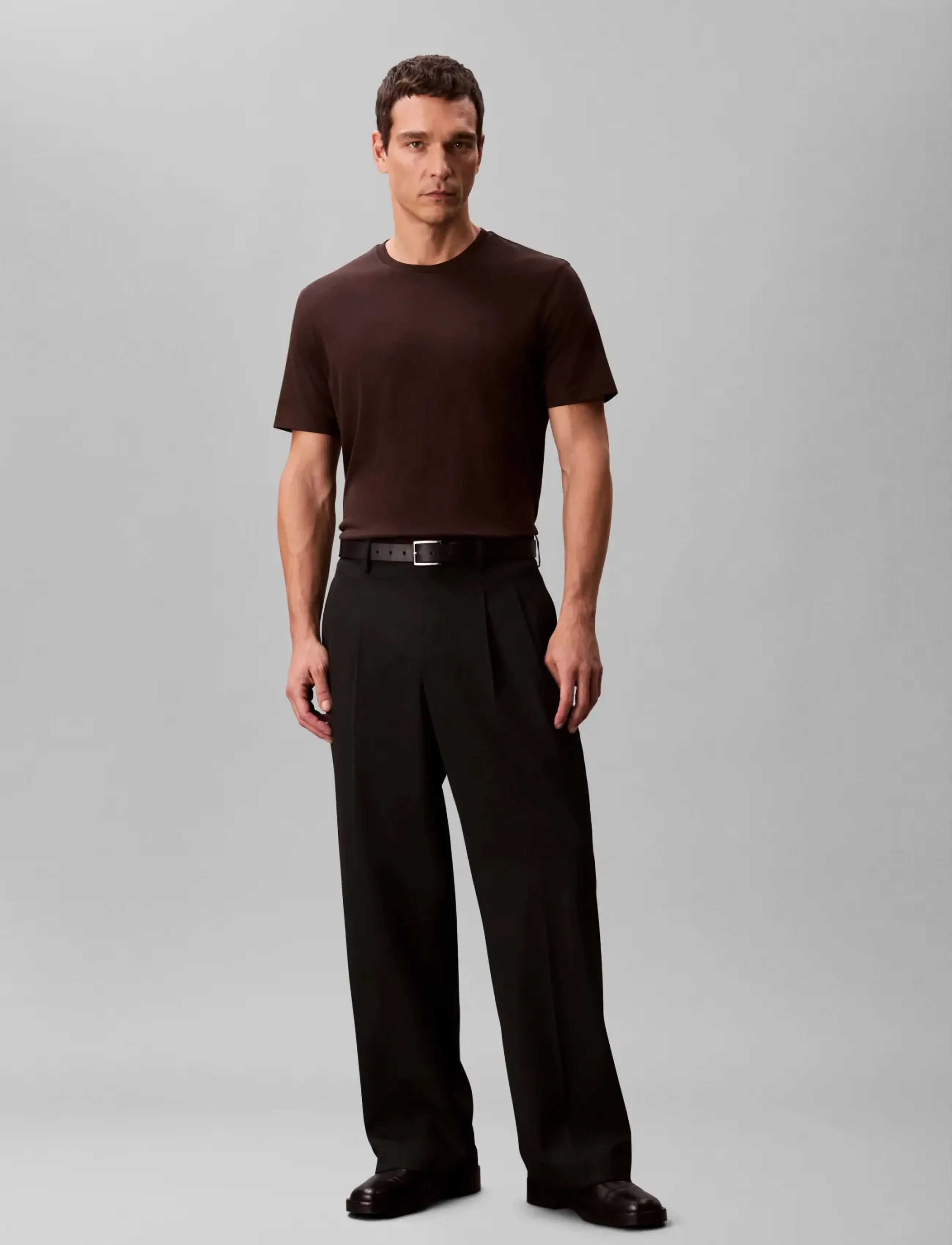 Calvin Klein SS SUPIMA CHEST EMB CREWNECK TEE - T-Shirts - CHOCOLATE TORTE / brown