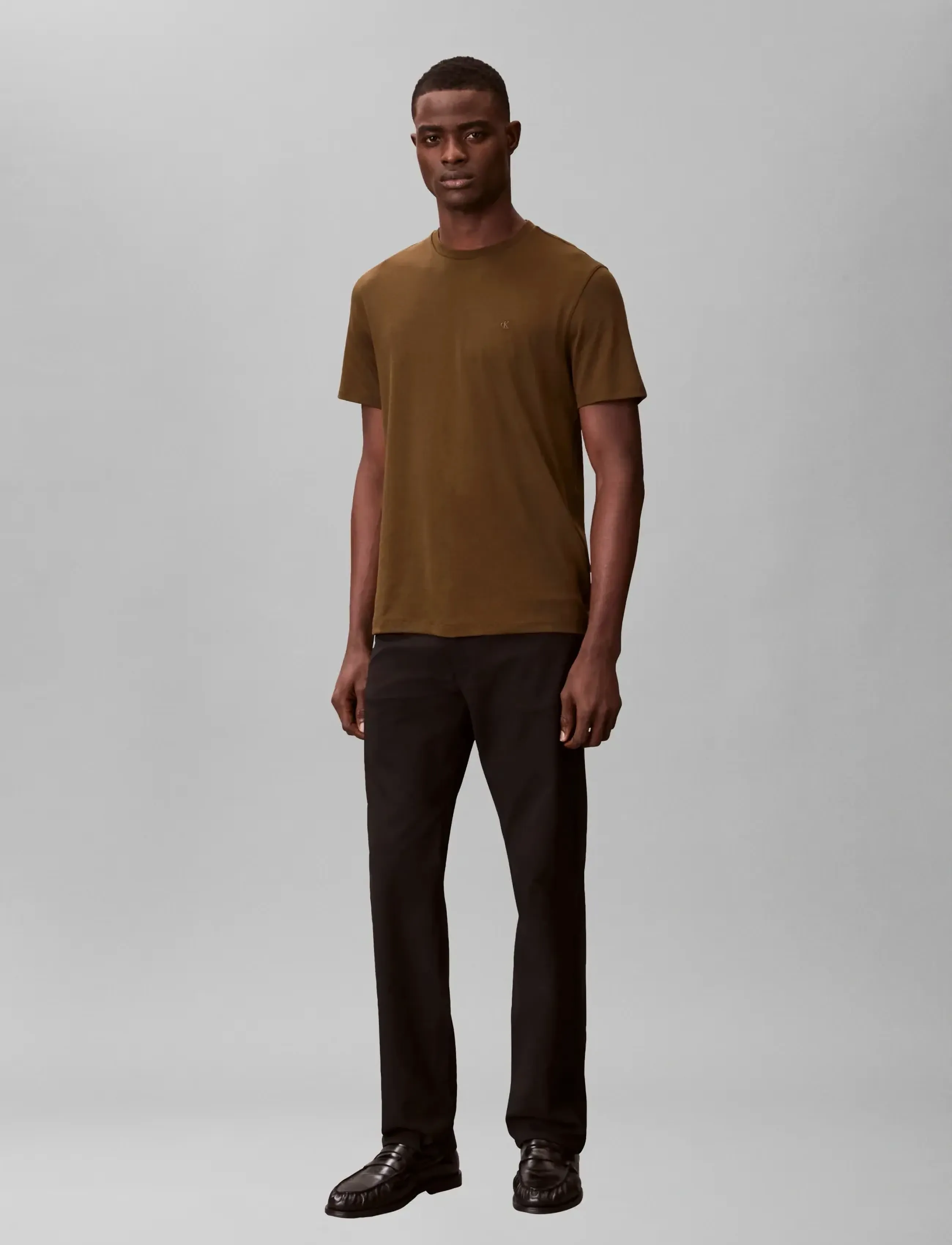 Calvin Klein SS SUPIMA CHEST EMB CREWNECK TEE - T-shirts - CRUDE GREEN / khaki/green