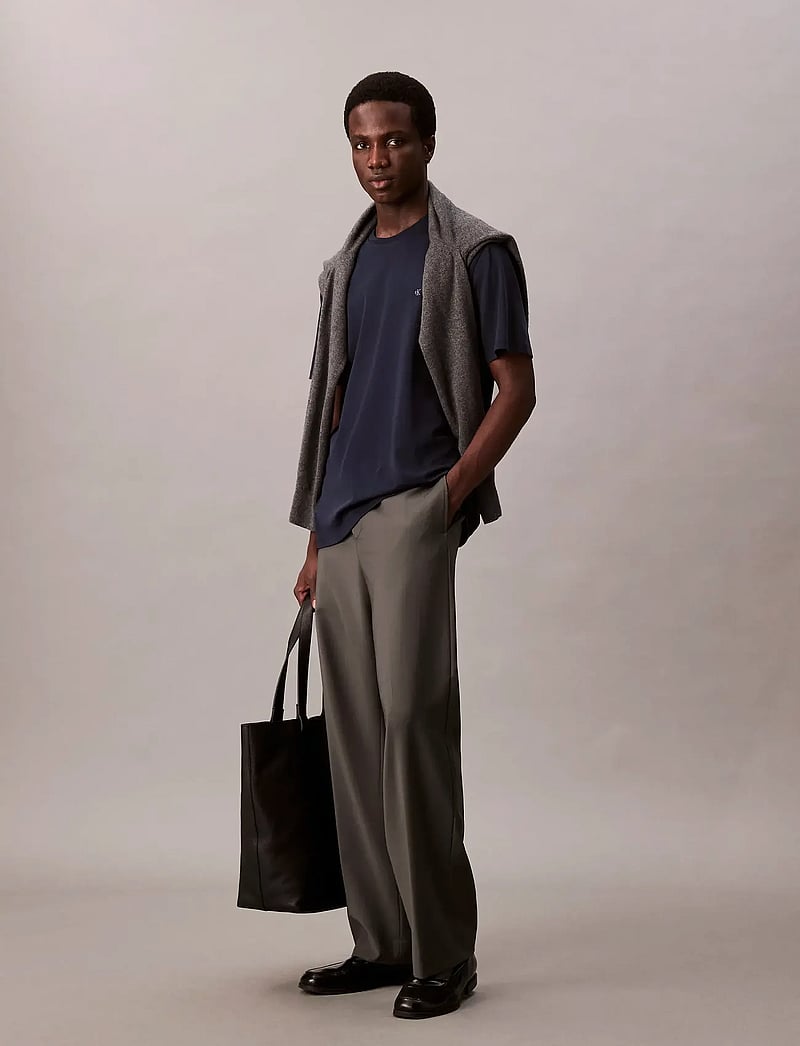 Calvin Klein - SS SUPIMA CHEST EMB CREWNECK TEE - kortärmade t-shirts - dark sapphire - 0