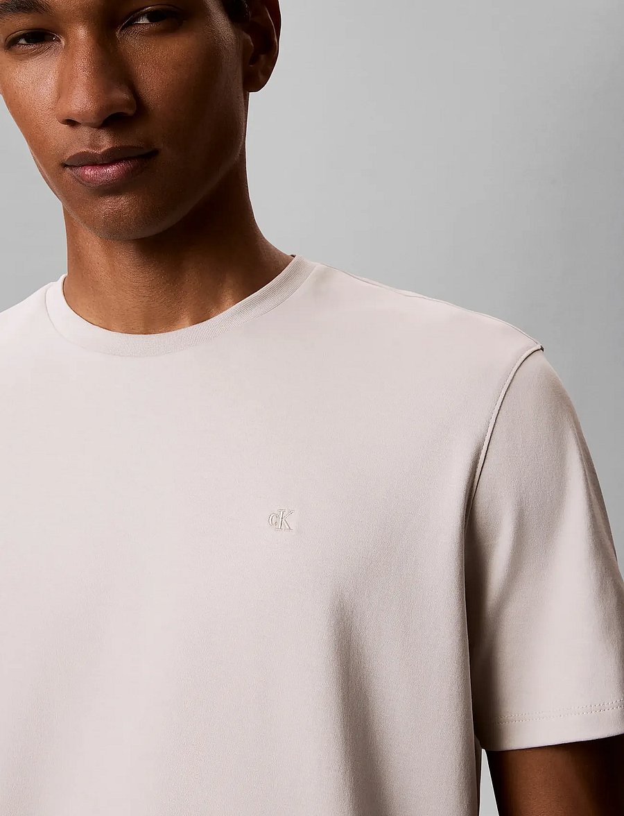 Calvin Klein - SS SUPIMA CHEST EMB CREWNECK TEE - kurzärmelige t-shirts - moonstruck - 3