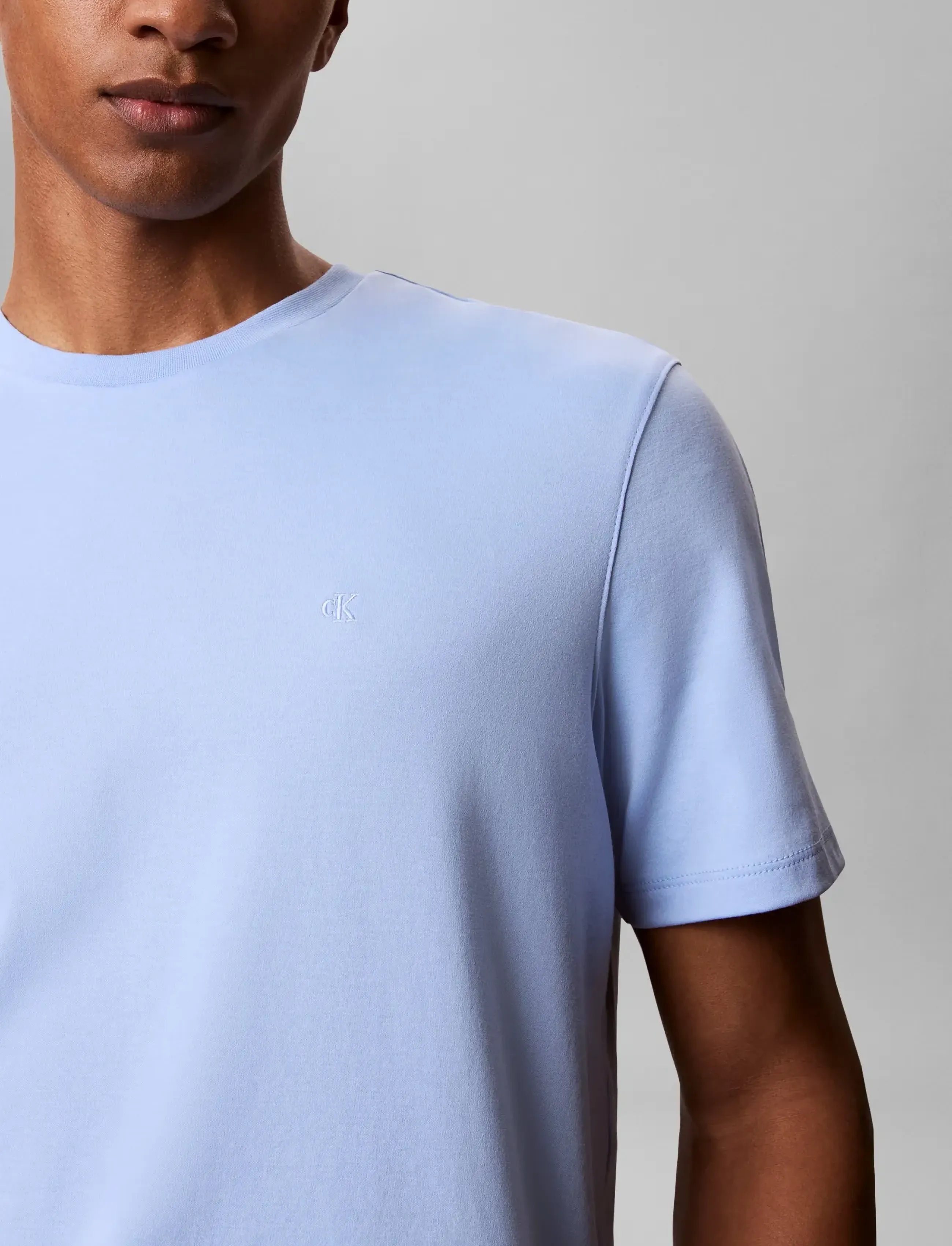 Calvin Klein - SS SUPIMA CHEST EMB CREWNECK TEE - short-sleeved t-shirts - placid blue - 3