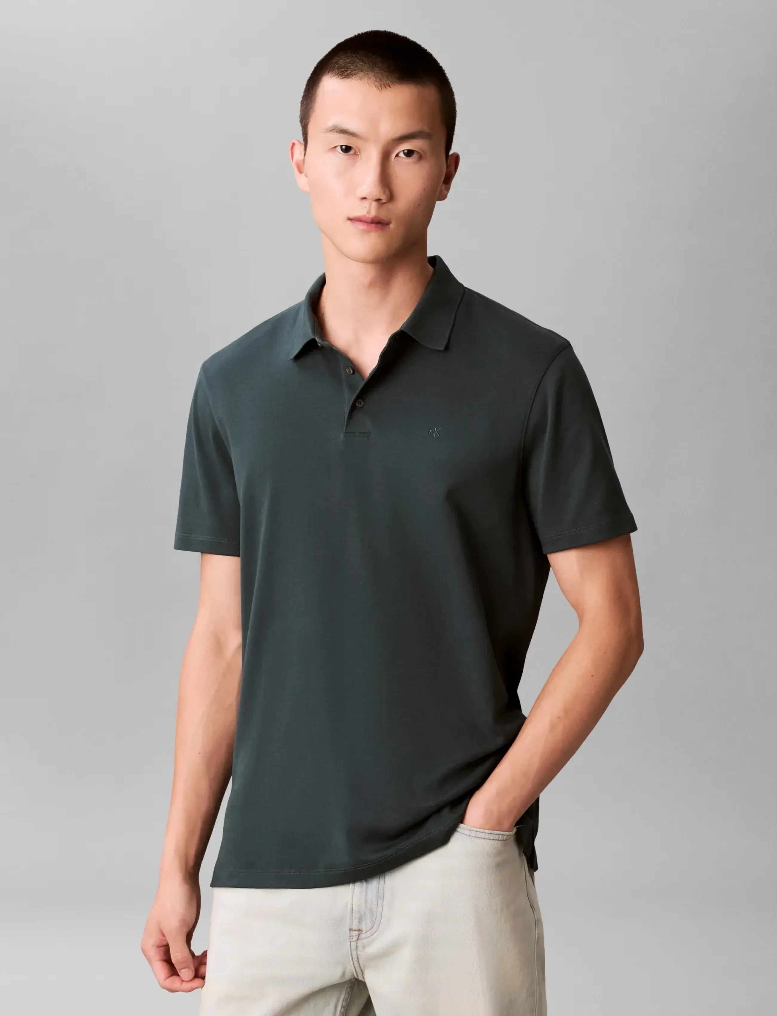 Calvin Klein SS SUPIMA CHEST EMB POLO - Pikeepaidat - MAGICAL FOREST / green