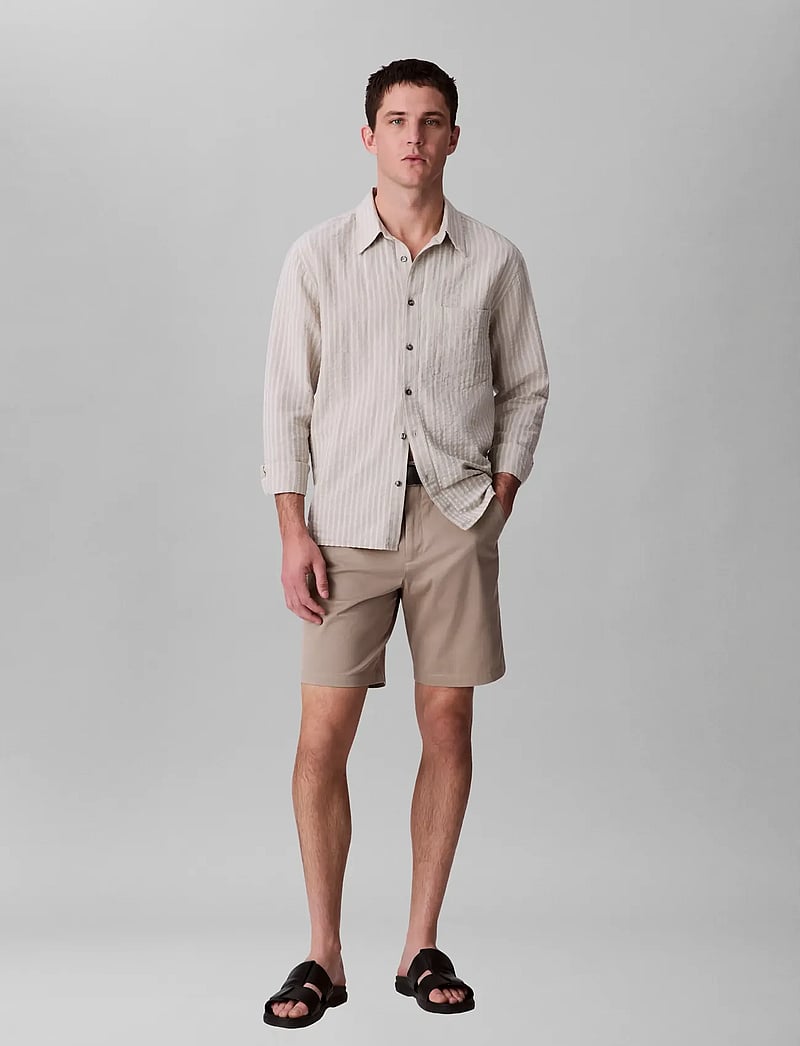 Calvin Klein - 9 IN STRAIGHT REFINED CTTN STRET - chinos shorts - vintage khaki - 0