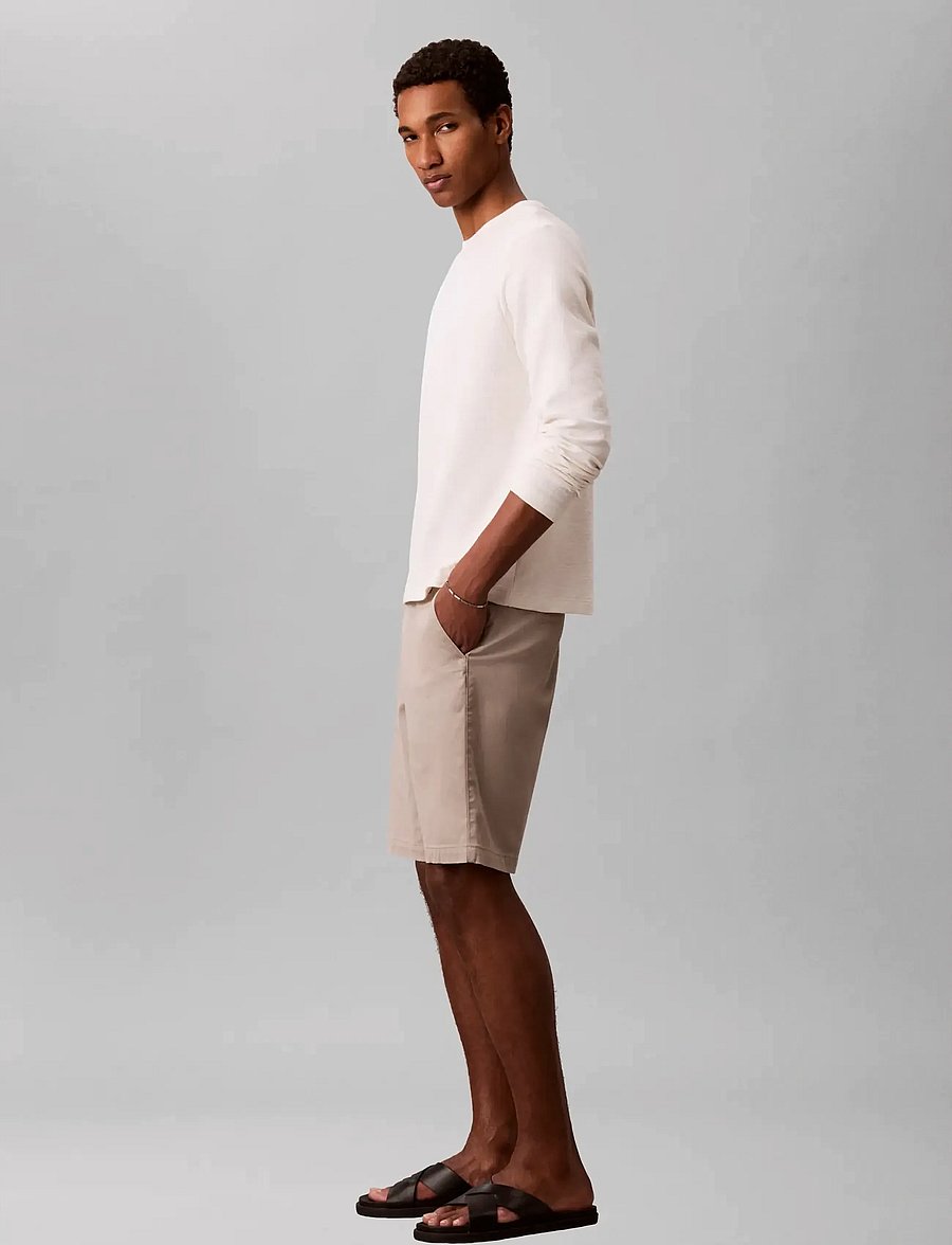 Calvin Klein - 9 IN STRAIGHT REFINED CTTN STRET - chinos shorts - vintage khaki - 4