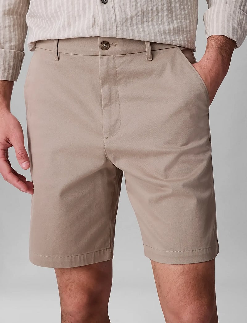 Calvin Klein - 9 IN STRAIGHT REFINED CTTN STRET - chinos shorts - vintage khaki - 5