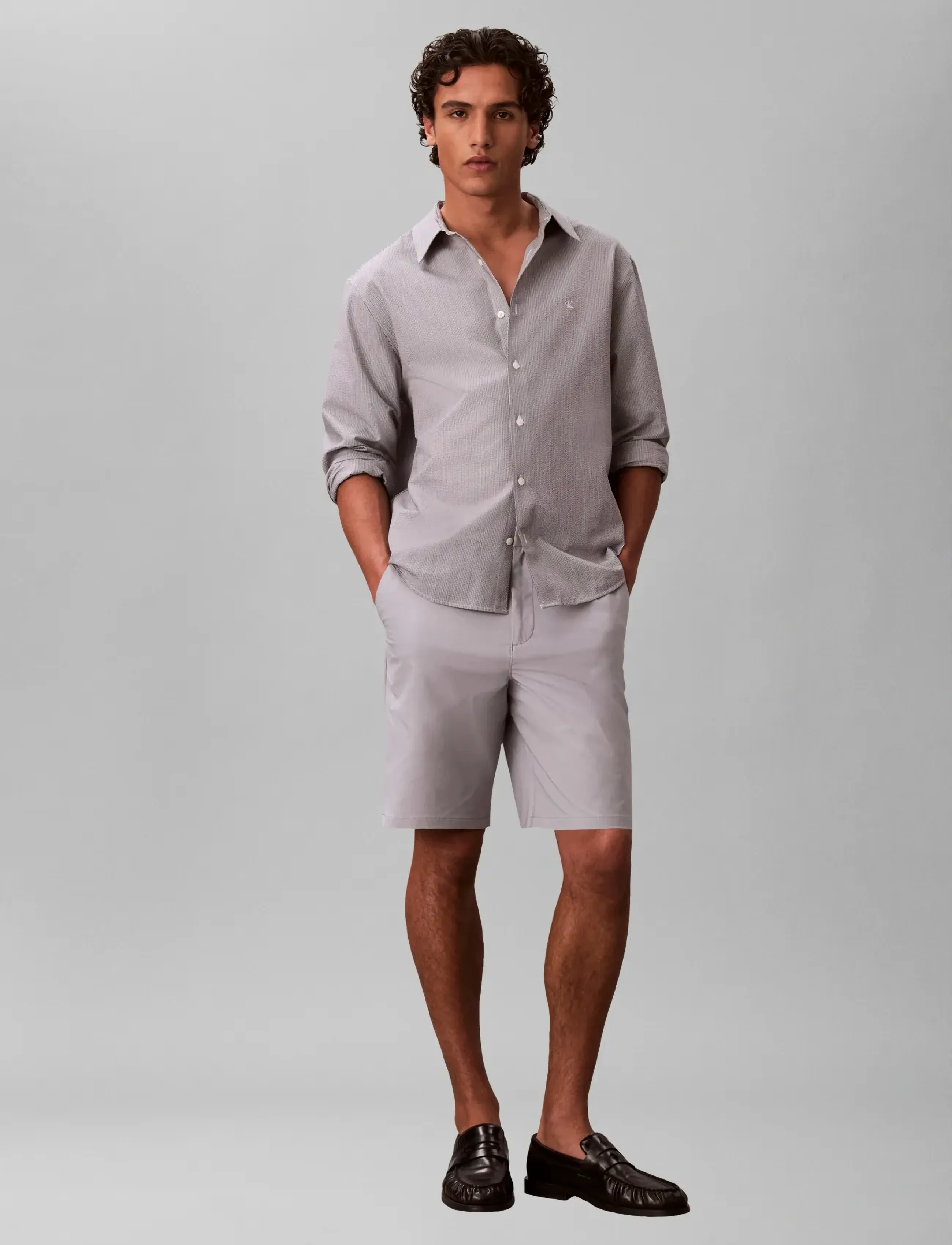 Calvin Klein 9 IN STRAIGHT TECH STRETCH SHORT - Vaatteet - MISTY GREY / grey