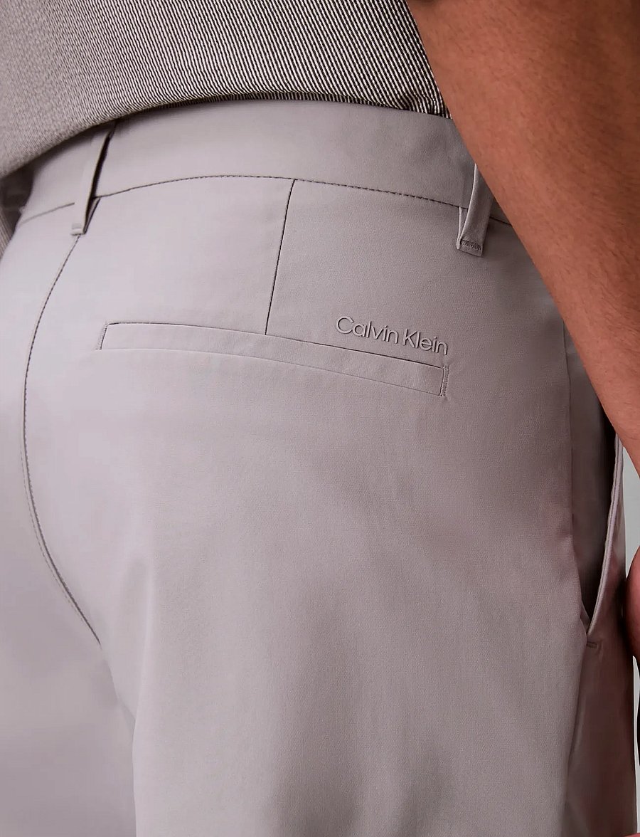 Calvin Klein - 9 IN STRAIGHT TECH STRETCH SHORT - freizeitshorts - misty grey - 4