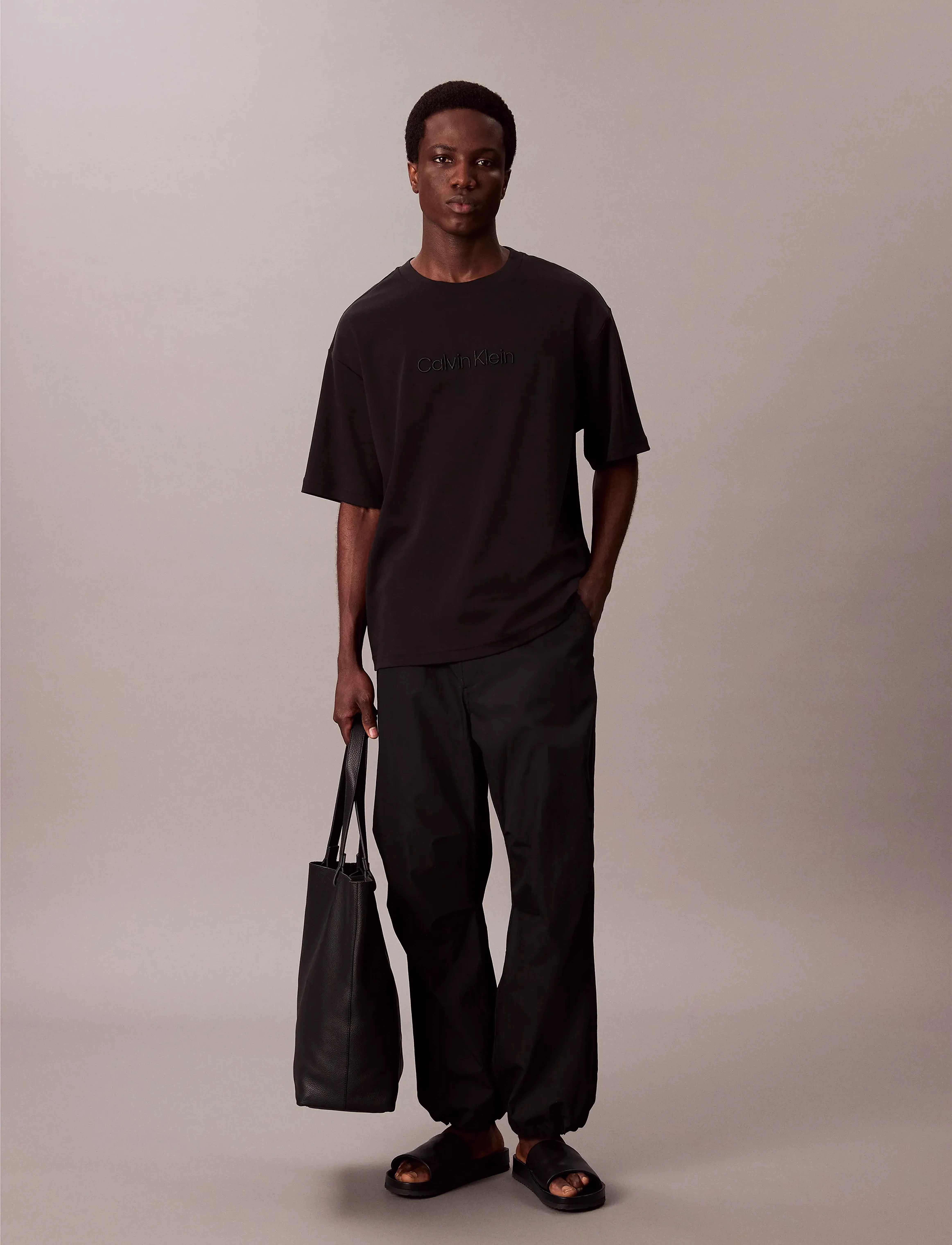 Calvin Klein - A - Rel Fashion Logo Tee - kortærmede t-shirts - black - 4