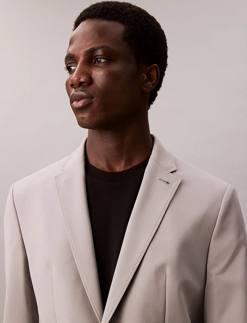 Calvin Klein - LS TECH CLASSIC BLAZER - enkelknäppta kavajer - mourning dove - 4