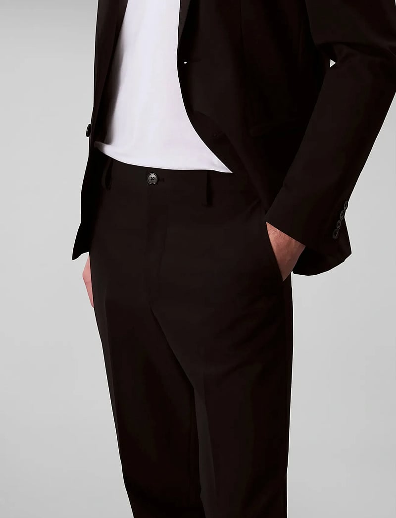 Calvin Klein - TECH HALF ELASTIC TROUSER - anzugshosen - black - 4