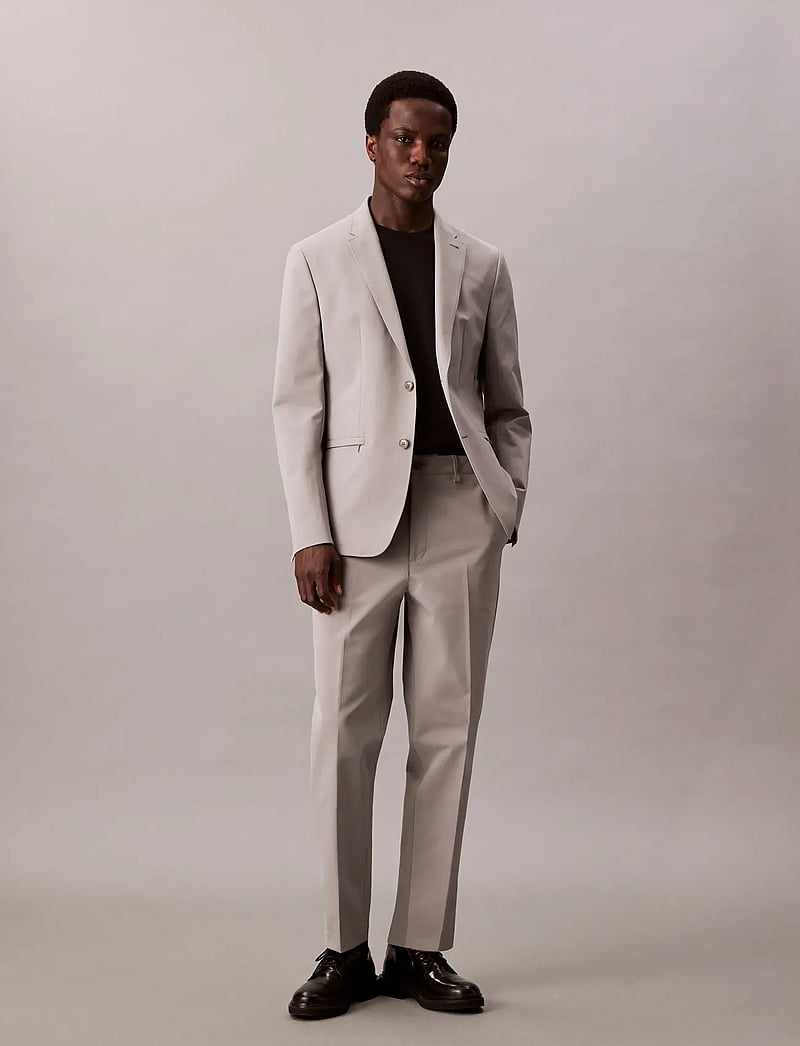 Calvin Klein - TECH HALF ELASTIC TROUSER - anzugshosen - mourning dove - 0