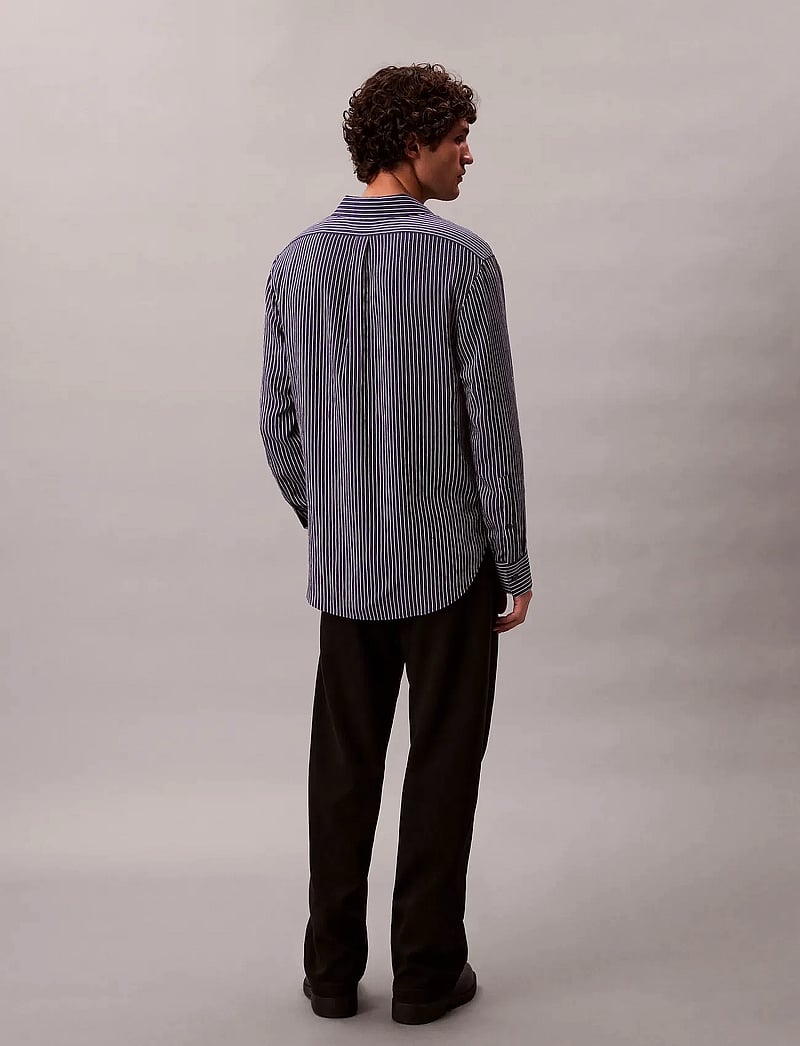 Calvin Klein - LS THIN STRIPED VISCOSE EASY SHI - röndóttar skyrtur - dark sapphire - 4