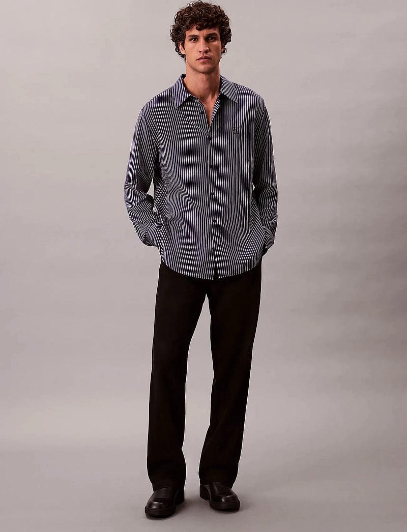 Calvin Klein - LS THIN STRIPED VISCOSE EASY SHI - röndóttar skyrtur - dark sapphire - 5