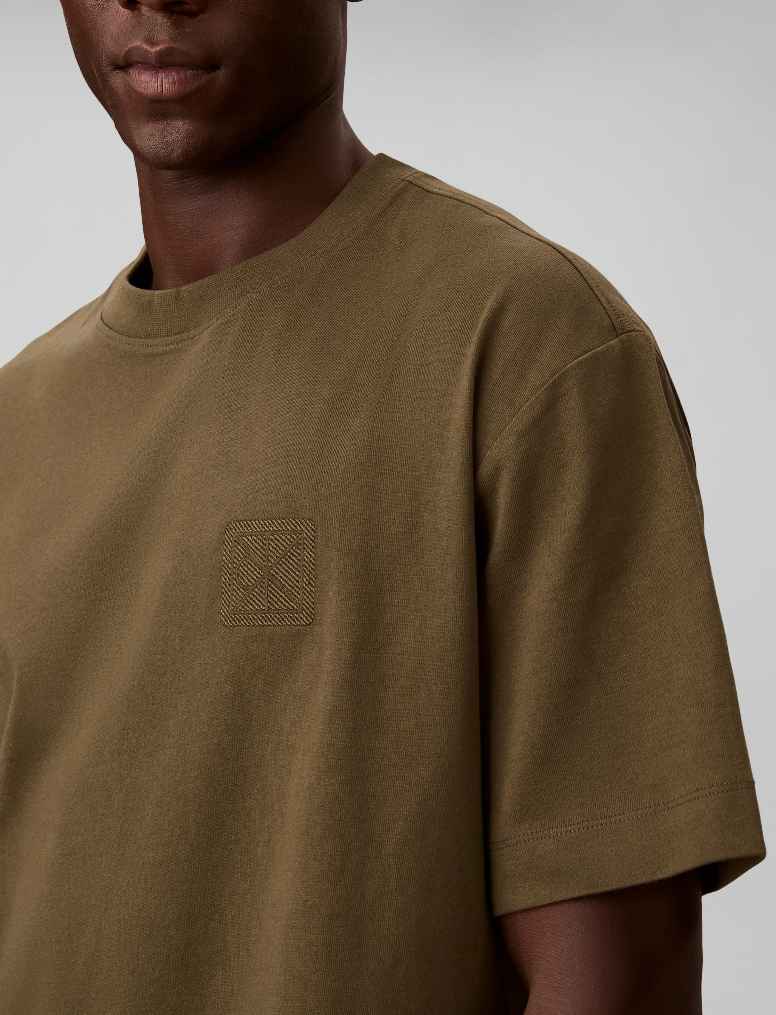 Calvin Klein Ss Rlxd 16S Embrd Twill Emblem T t-shirts - bas herr – bild 6