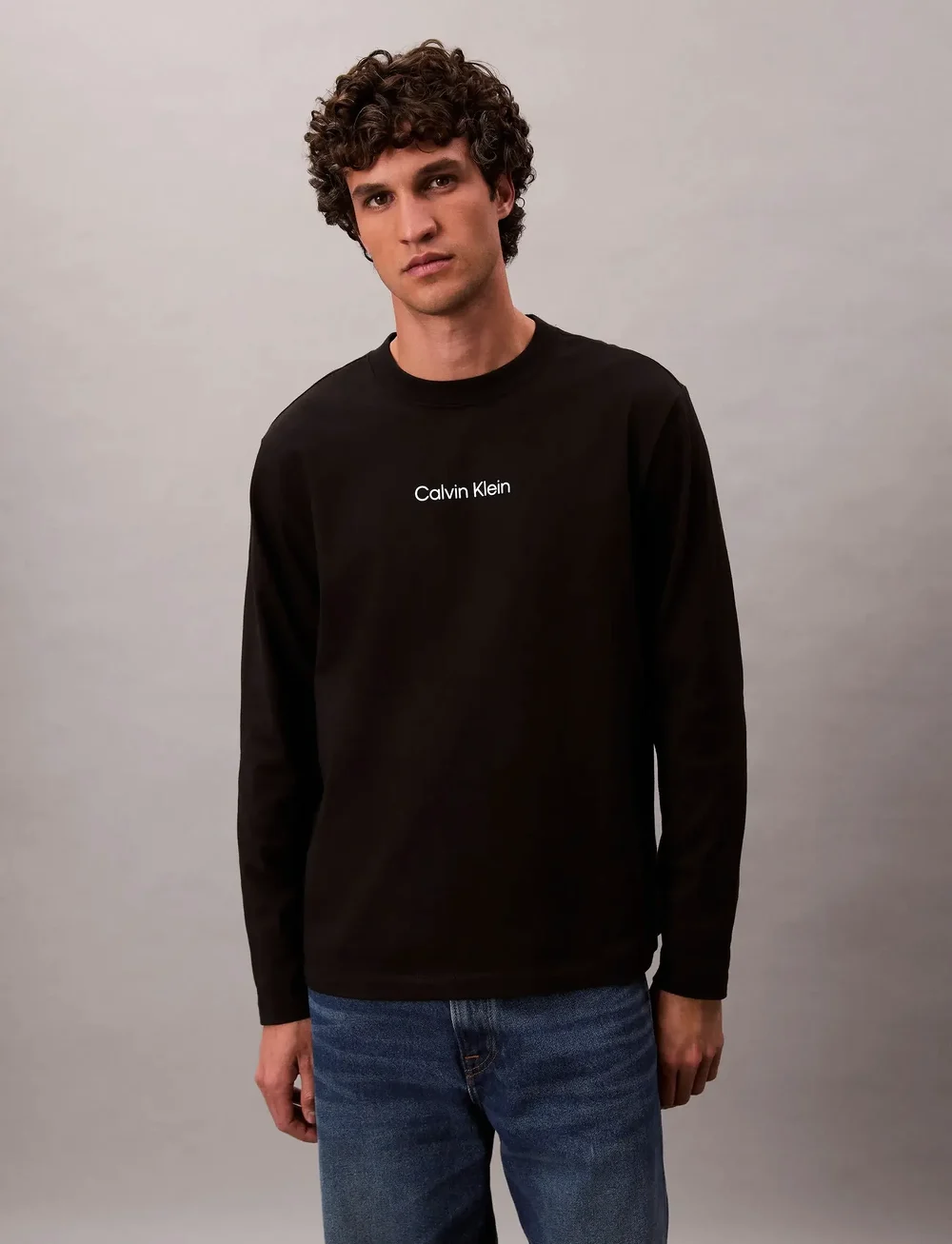 Calvin Klein - LS RLXD STANDARD LOGO CREWNK TEE - langærmede t-shirts - black - 0