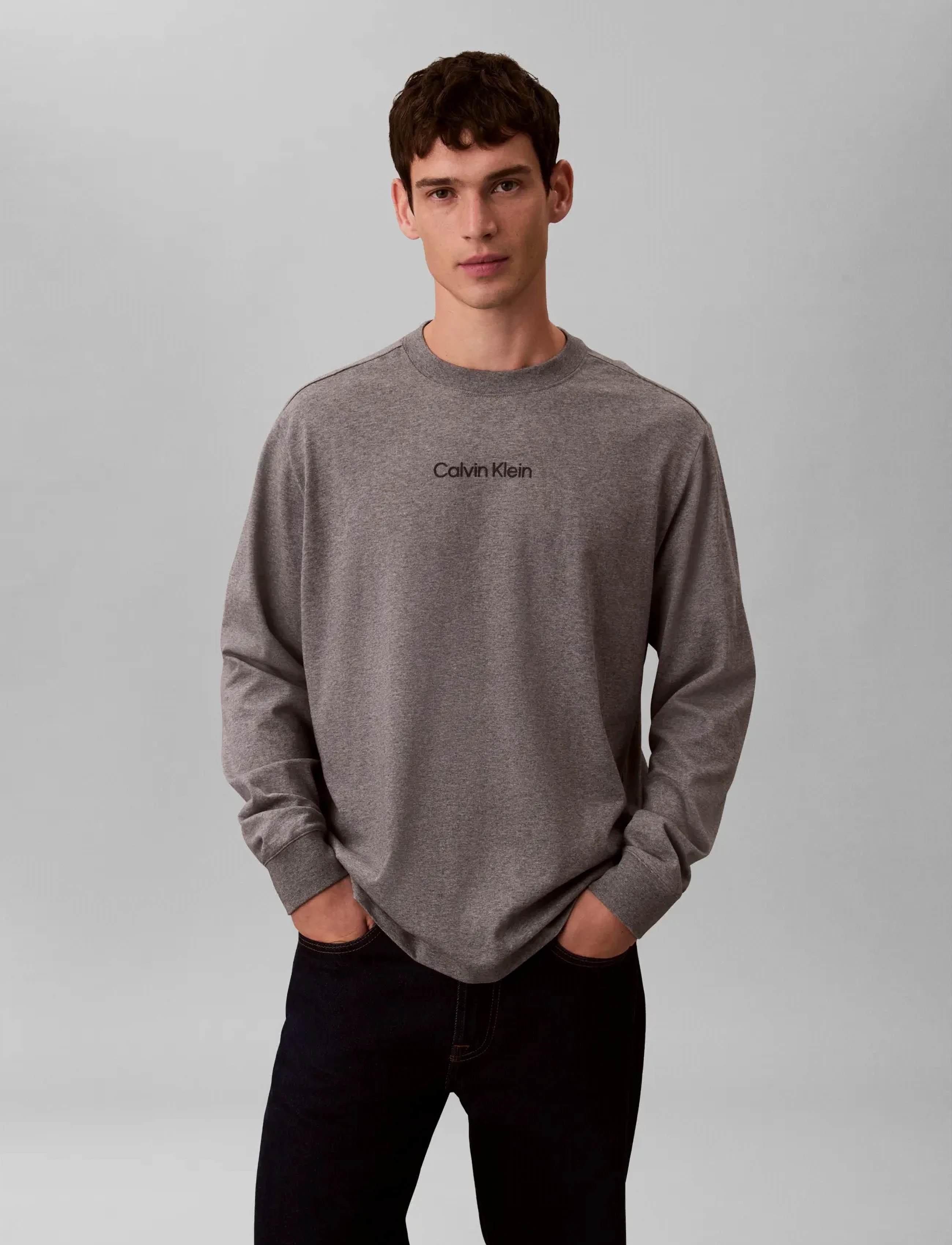 Calvin Klein LS RLXD STANDARD LOGO CREWNK TEE - Marškinėliai - MEDIUM GREY HEATHER / grey