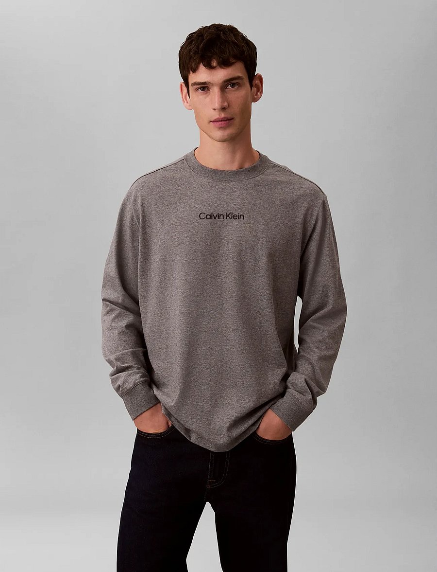 Calvin Klein - LS RLXD STANDARD LOGO CREWNK TEE - langärmelige t-shirts - medium grey heather - 0