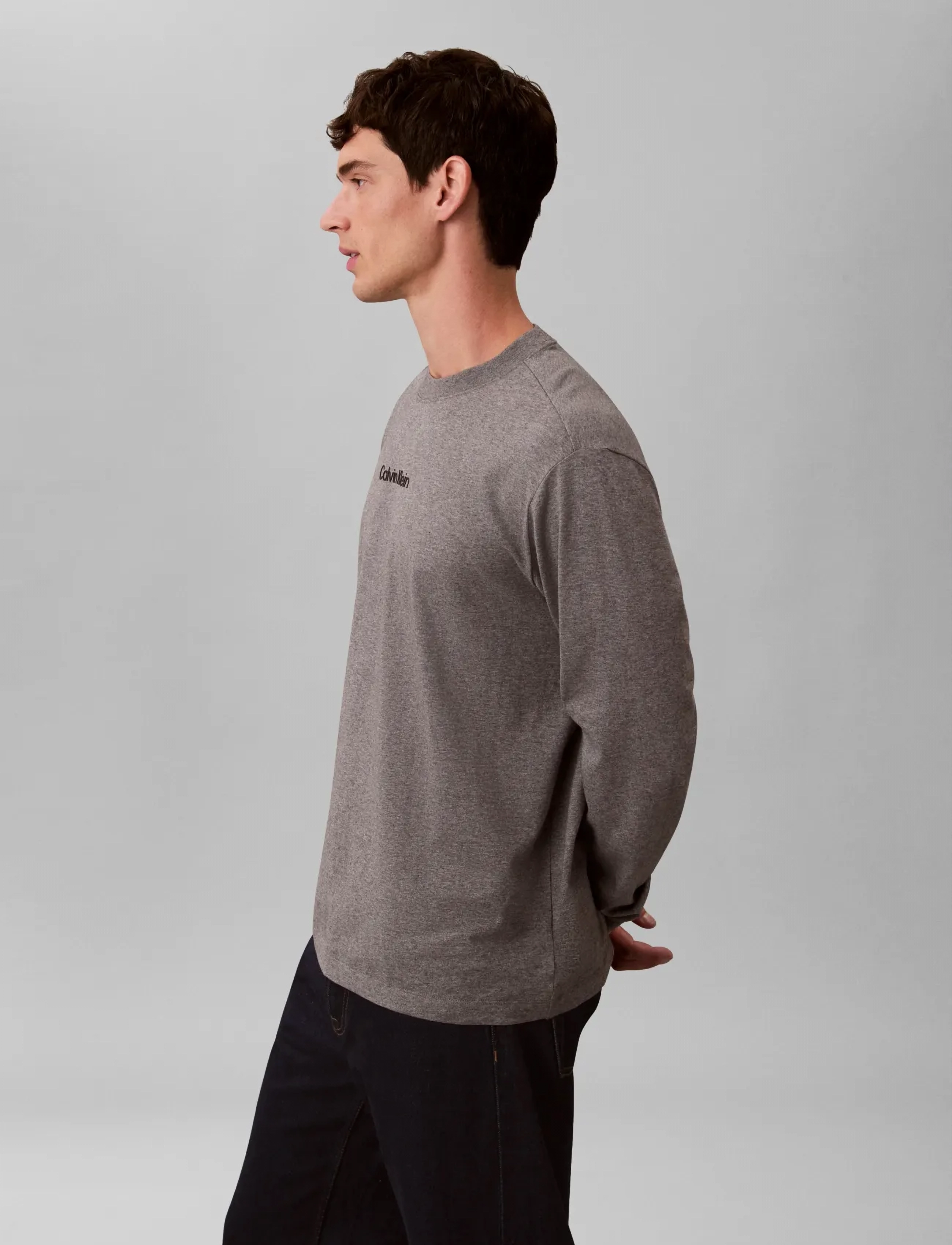 Calvin Klein Ls Rlxd Standard Logo Crewnk Tee långärmade t-shirts herr – bild 5