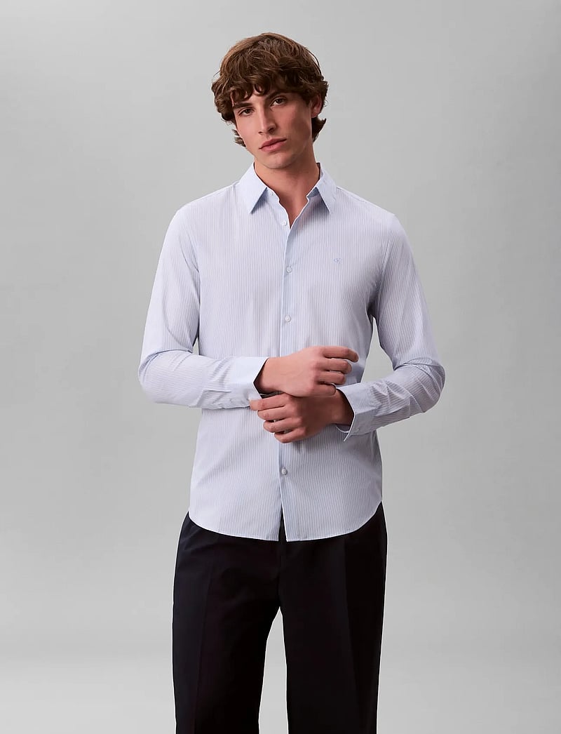 Calvin Klein - LS THIN MULTI STRIPE STRETCH SLI - stribede skjorter - frozen fjord - 0