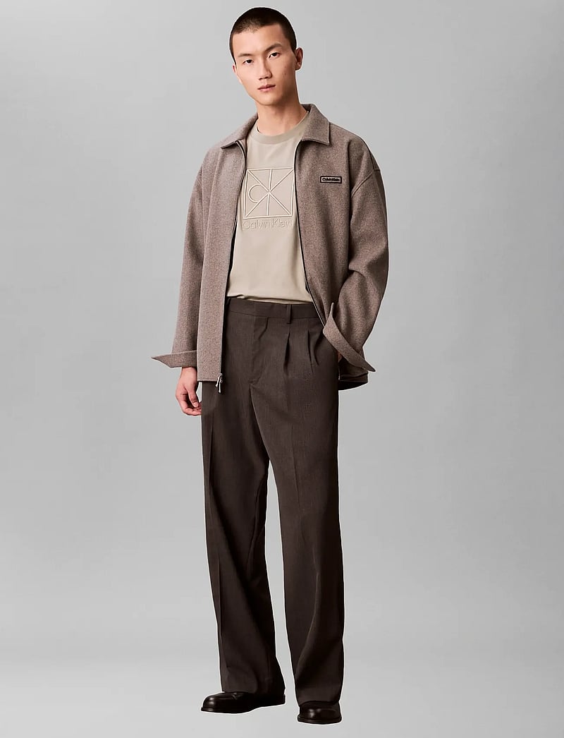 Calvin Klein - SS RLXD PREMIUM INTERLOCK EMBLEM - short-sleeved t-shirts - forest fog - 4