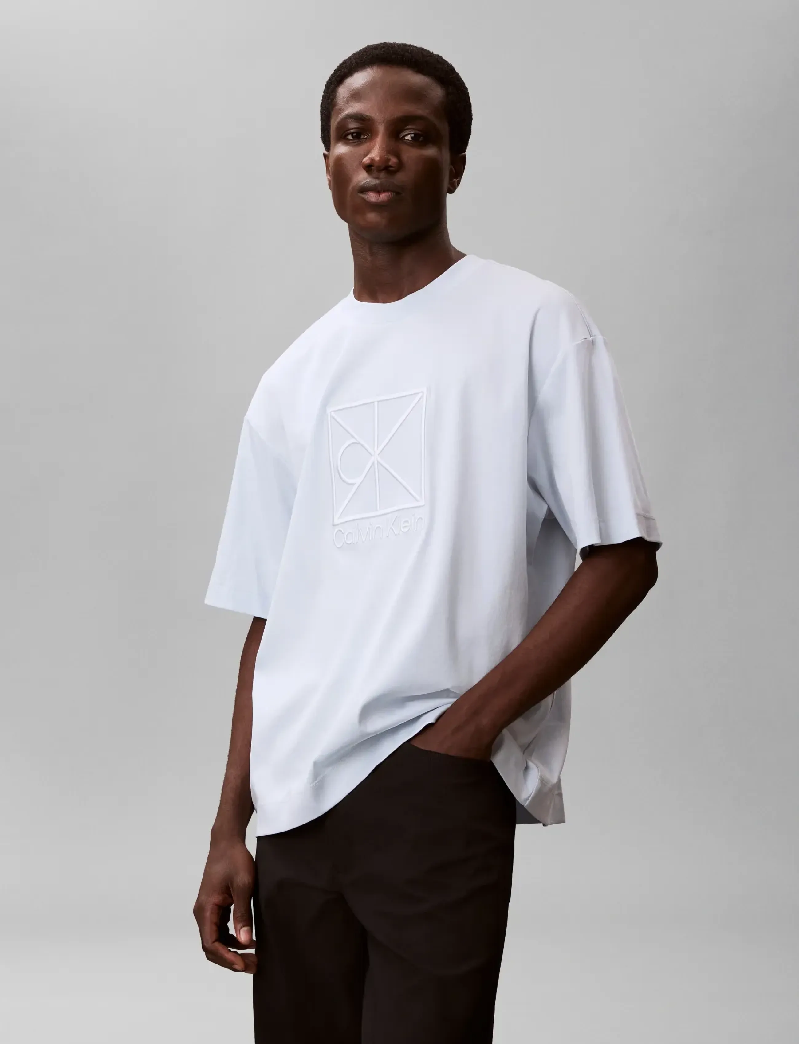 Calvin Klein - SS RLXD PREMIUM INTERLOCK EMBLEM - short-sleeved t-shirts - plein air - 3
