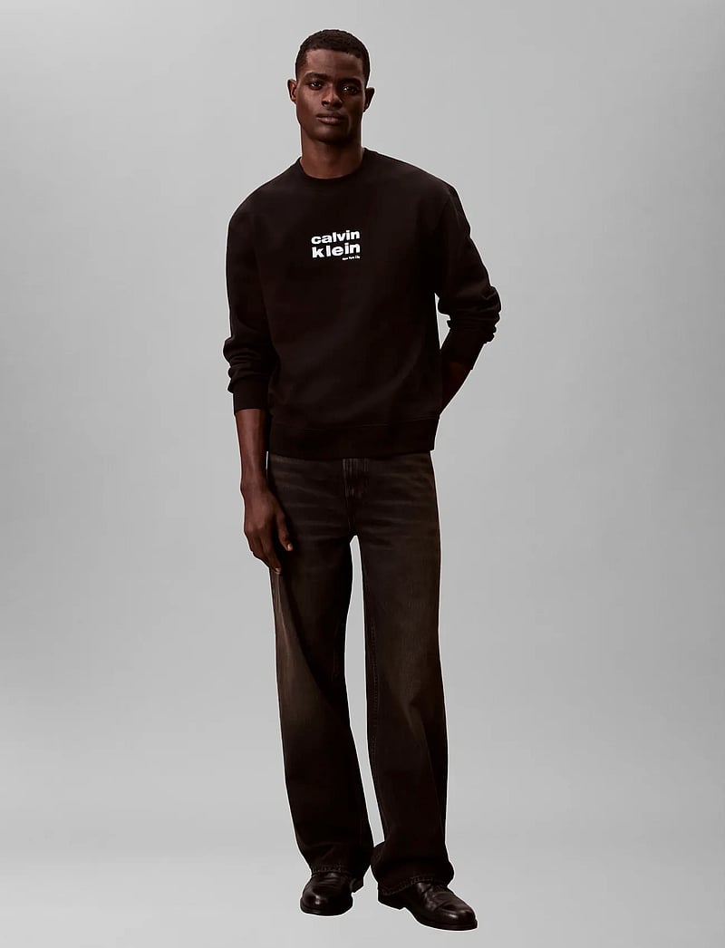 Calvin Klein - LS 350FLEECE RETRO GRAPHIC CREWN - rund hals - black - 0