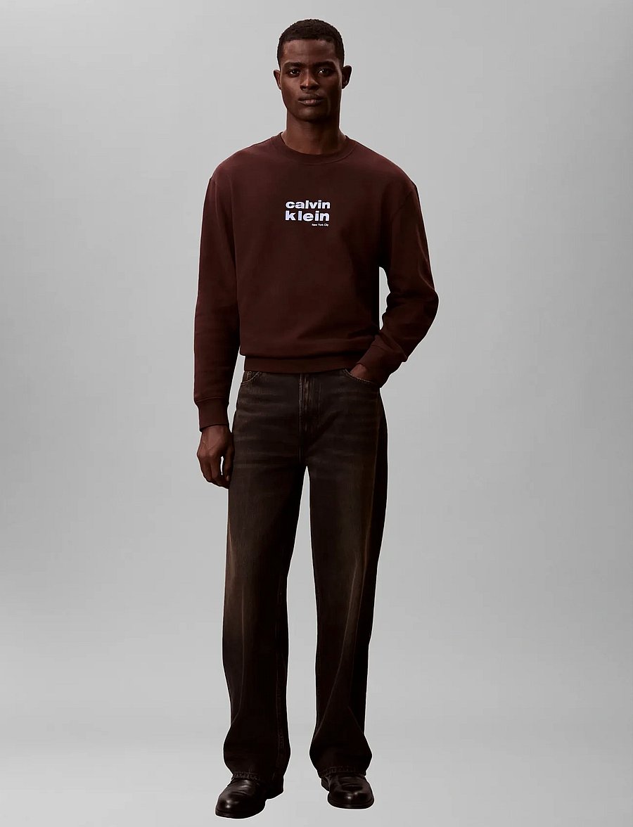 Calvin Klein - LS 350FLEECE RETRO GRAPHIC CREWN - Ümmarguse kaelusega kudumid - rich brown - 0