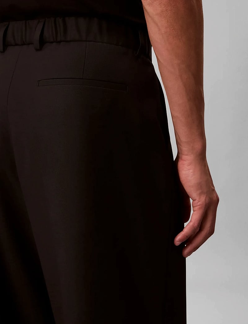 Calvin Klein - WIDE LEG TRAVEL TWILL WOOL TROUS - vabaaja püksid - black - 5