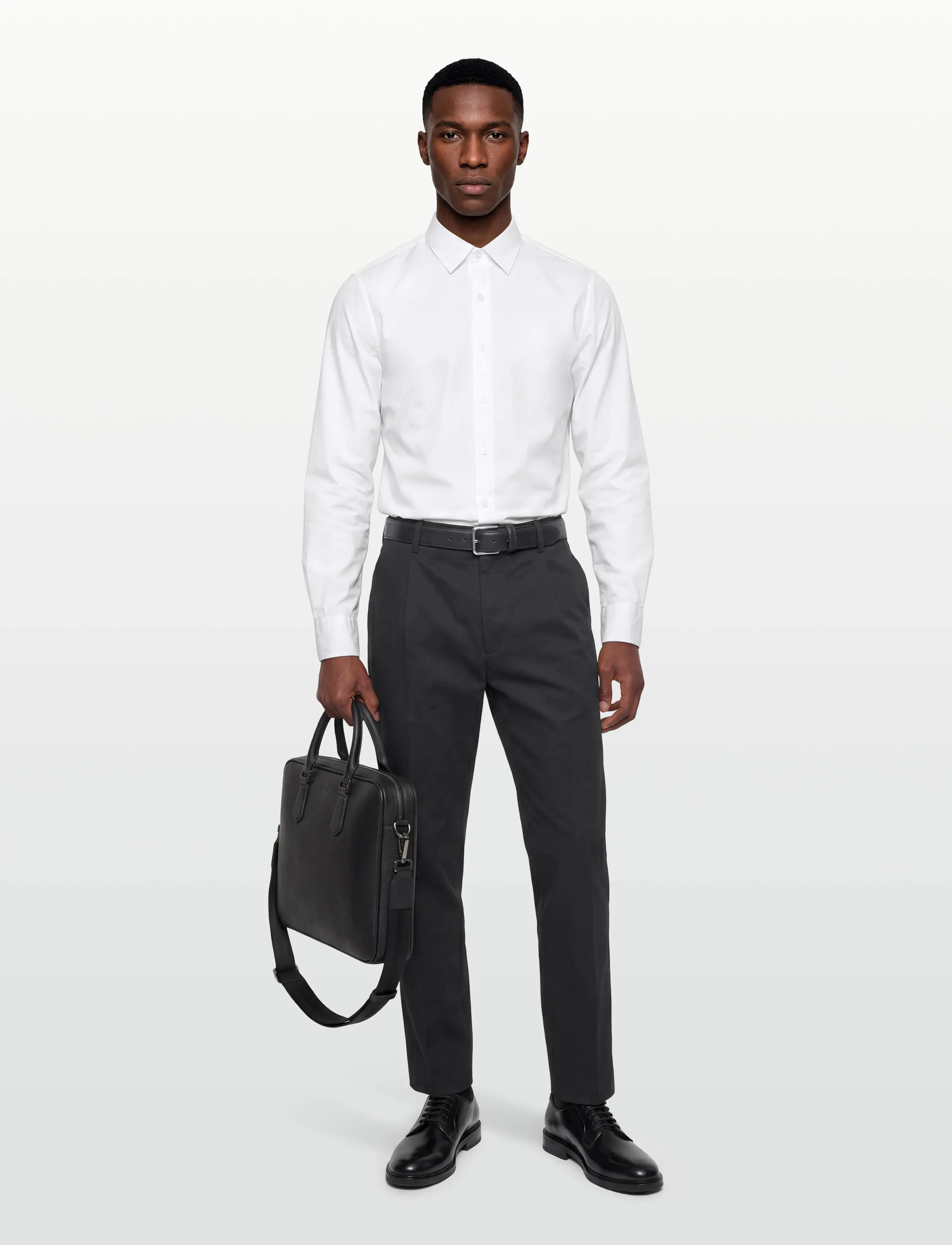 Calvin Klein - TAPERED PLTD SATEEN CHINO TROUSE - freizeithosen - black - 0