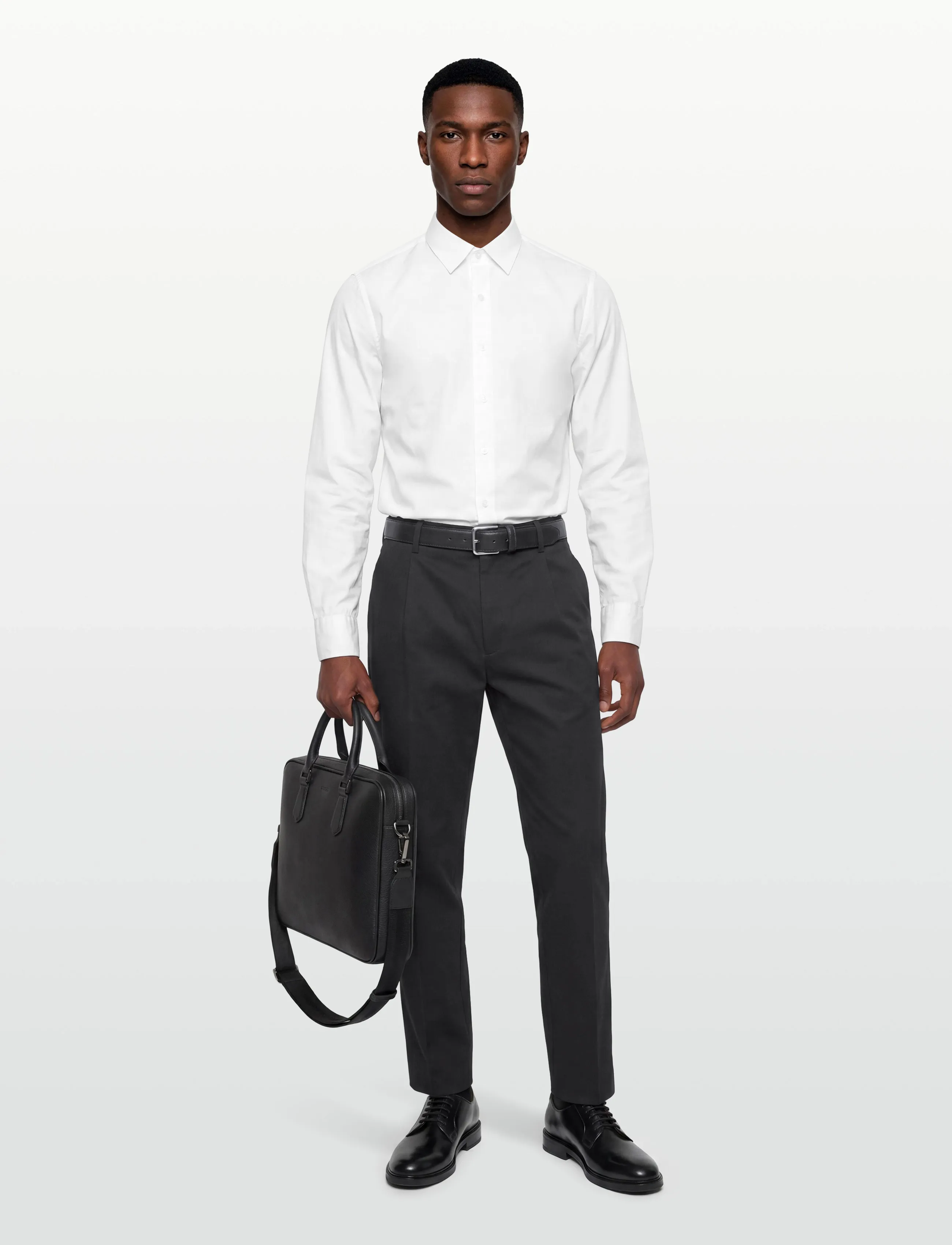 Calvin Klein TAPERED PLTD SATEEN CHINO TROUSE - Chino püksid - BLACK / black