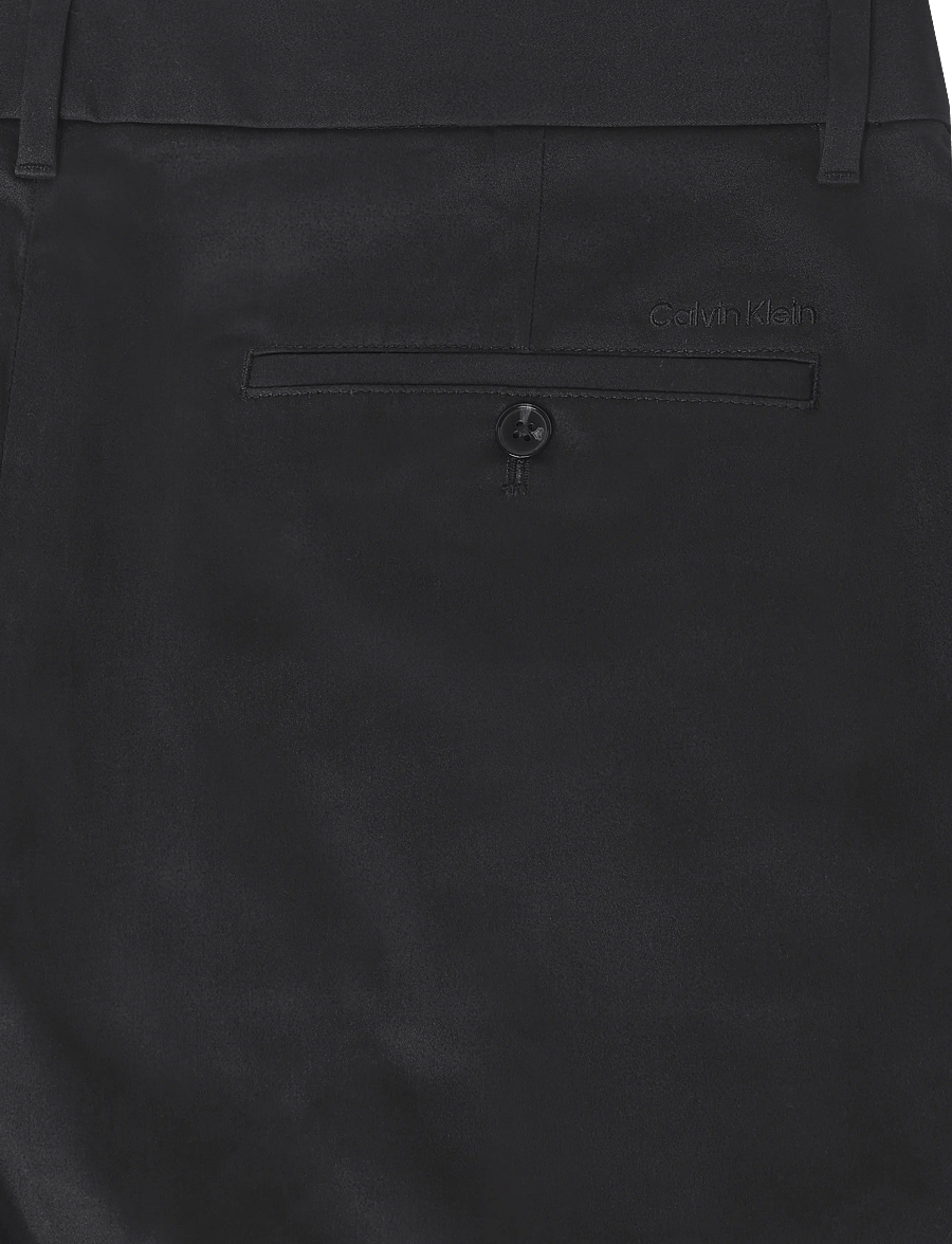 Calvin Klein - TAPERED PLTD SATEEN CHINO TROUSE - black - 2
