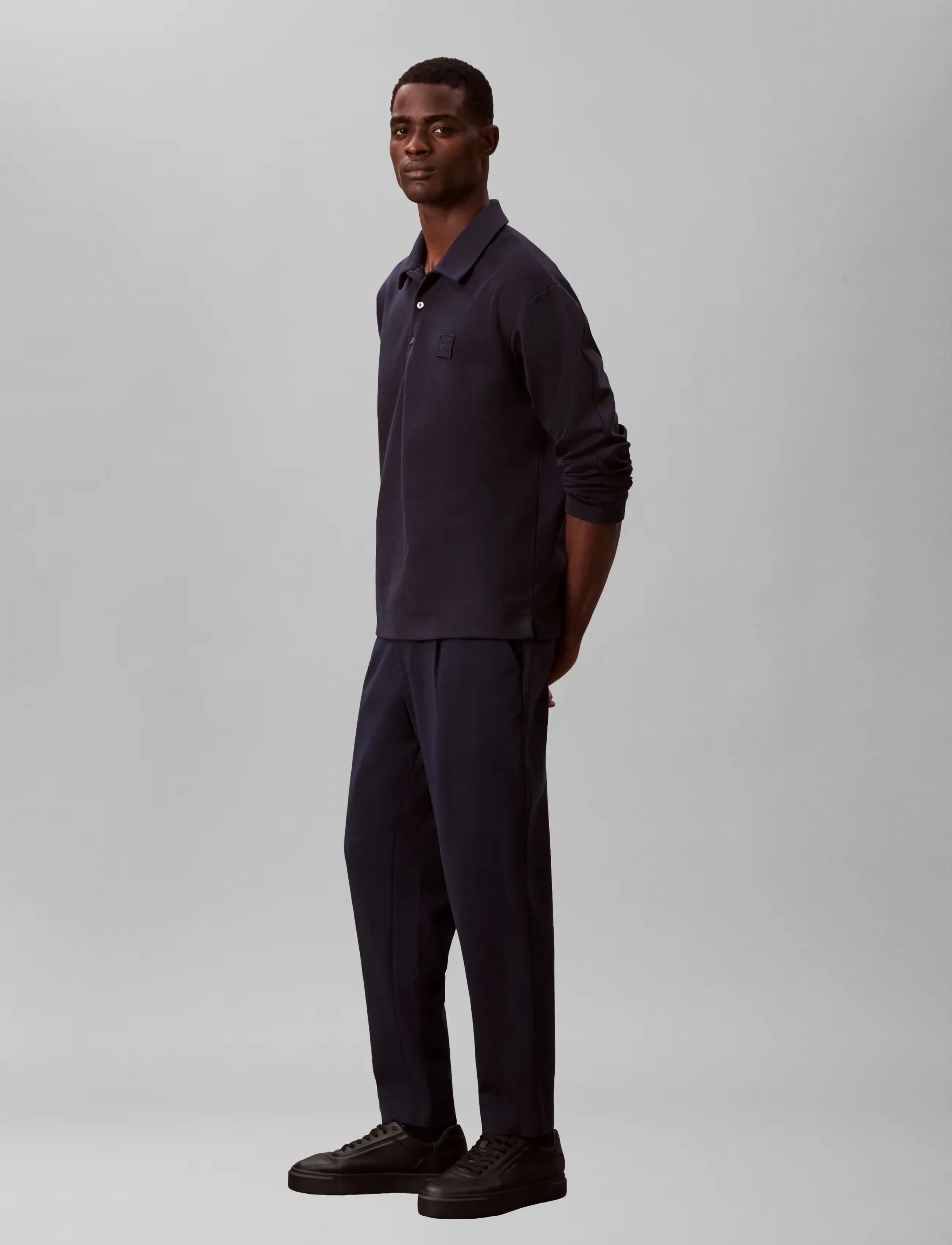Calvin Klein - SLIM TAPERED KNIT PLEATED PANT - Ülikonnapüksid - dark sapphire - 4