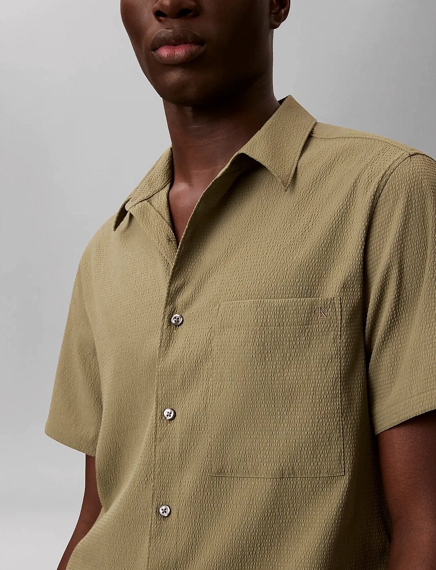 Calvin Klein - SS SOLID SEERSUCKER CLASSIC SHIR - short-sleeved shirts - deep lichen green - 4
