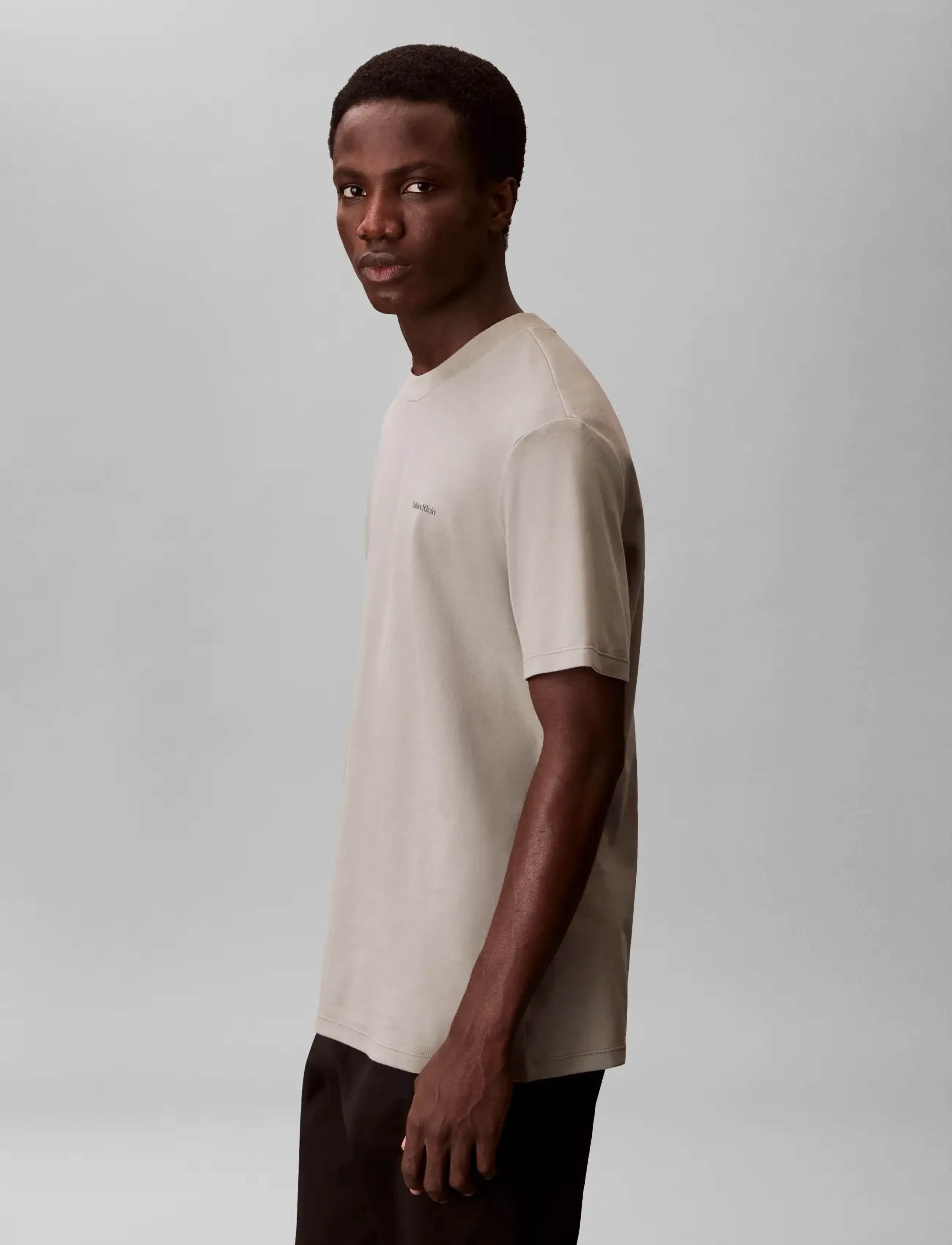 Calvin Klein - SS TECH INTERLOCK CREWNK TEE - dzimšanas dienas dāvanas - shadow - 4