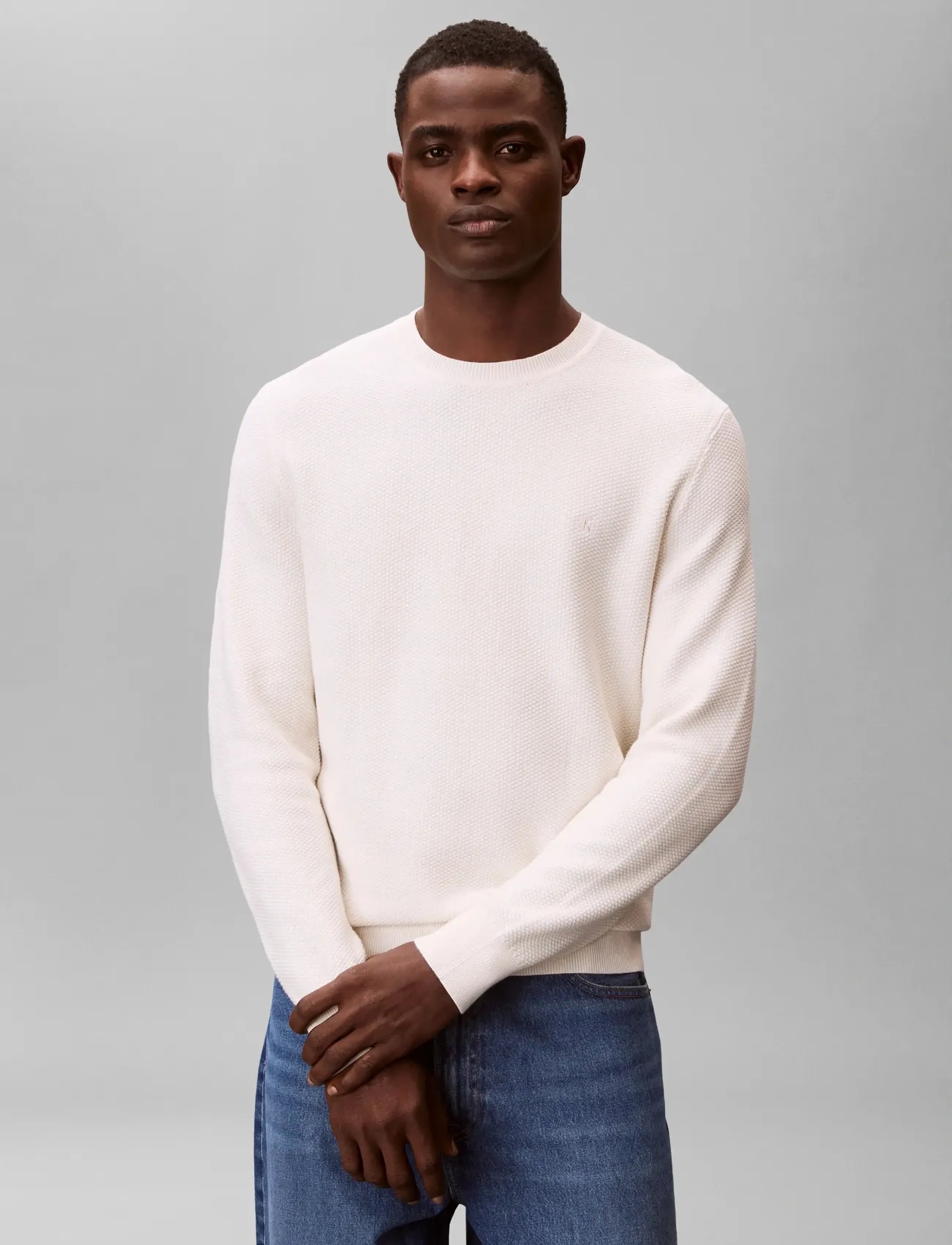 Calvin Klein - LS TEXTURED COTTON CREWNK SWEATE - Ümmarguse kaelusega kudumid - tofu - 3