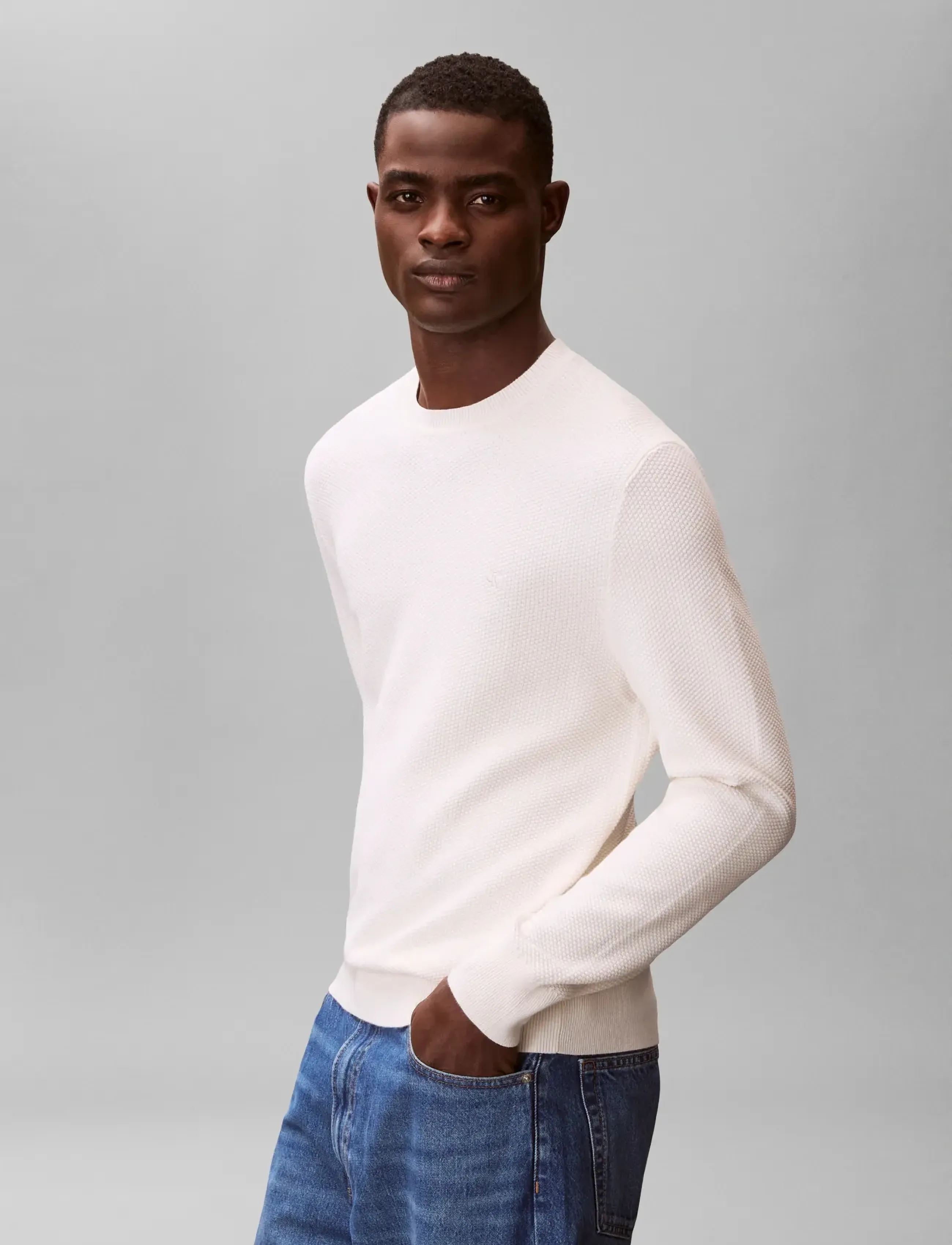 Calvin Klein - LS TEXTURED COTTON CREWNK SWEATE - Ümmarguse kaelusega kudumid - tofu - 4