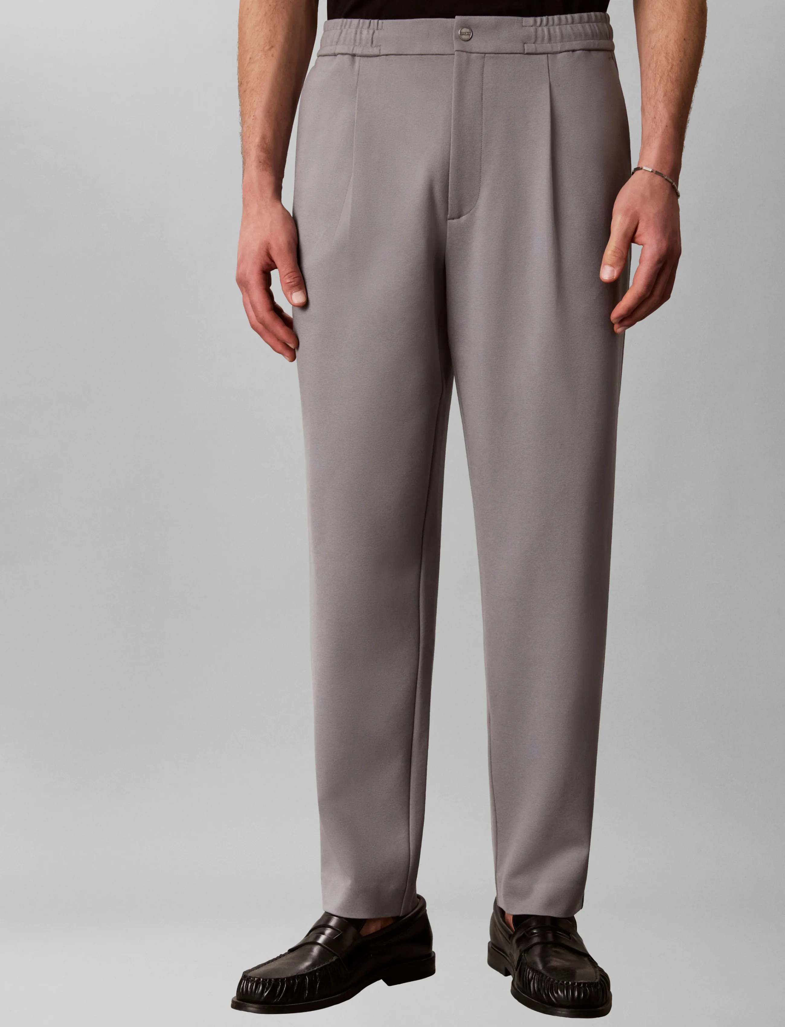 Calvin Klein TAPERED TECH KNIT PLEATED PANT - Byxor - CONVOY / grey