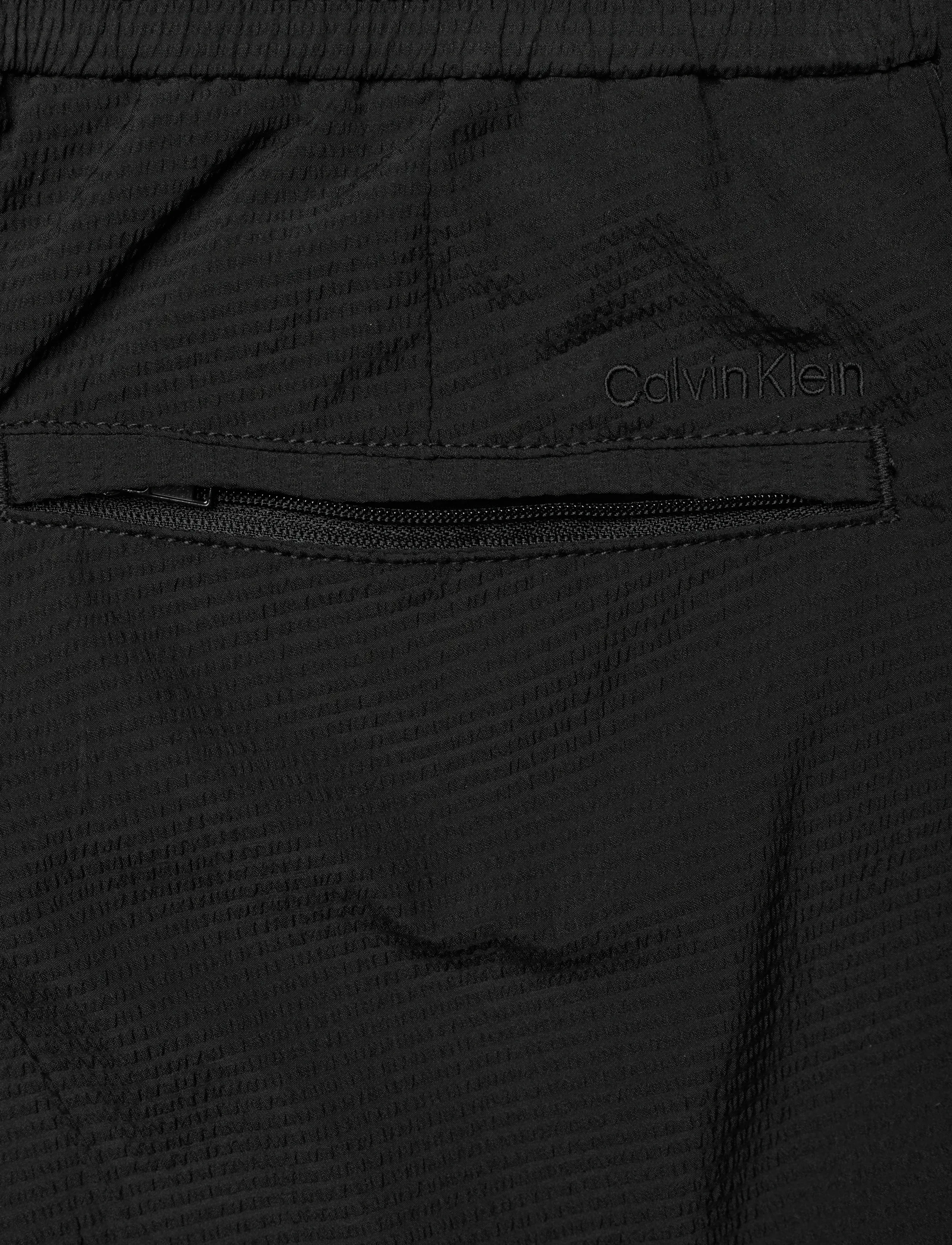 Calvin Klein - STRAIGHT SEERSUCKER HALF ELASTIC - casual bukser - black - 4