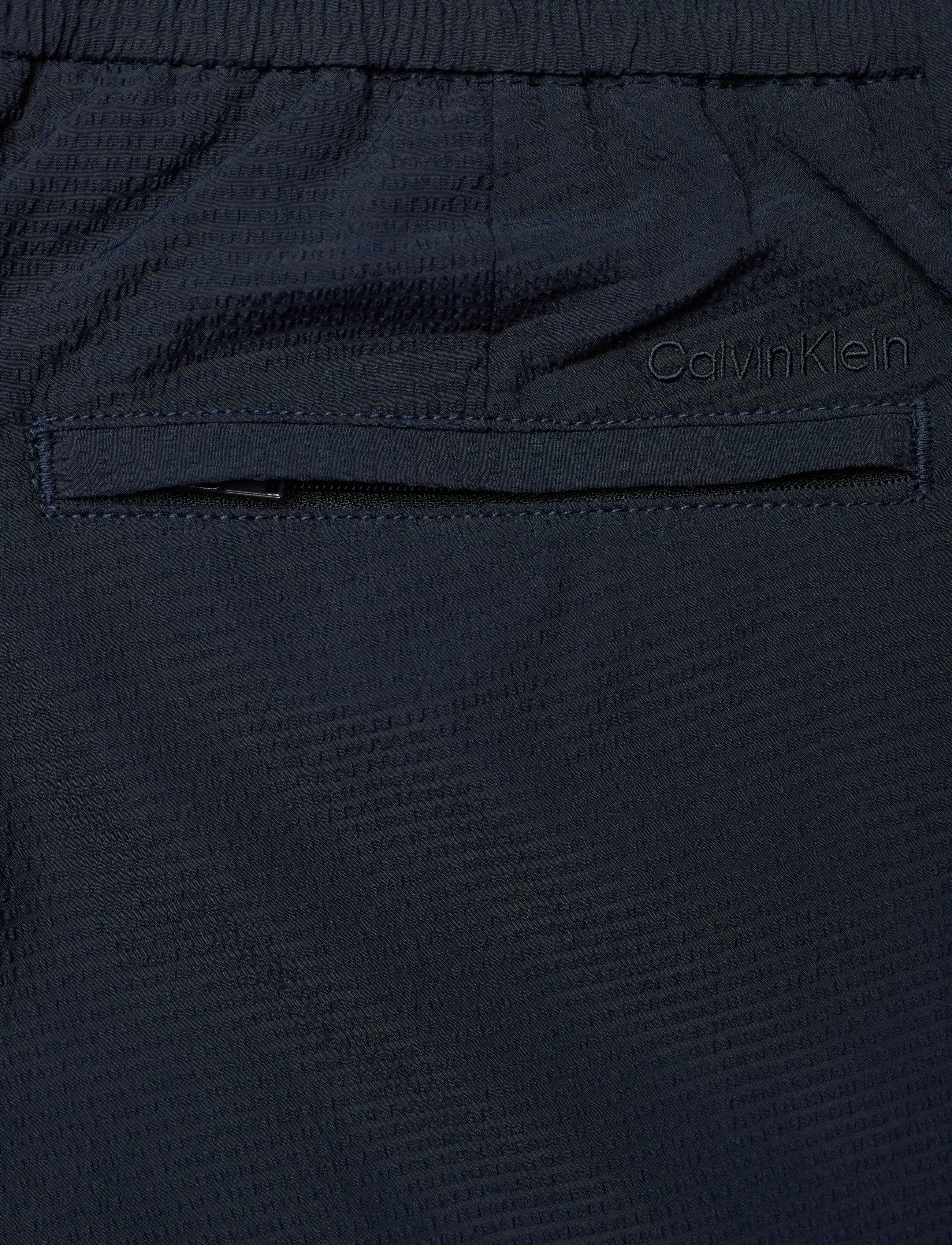 Calvin Klein - STRAIGHT SEERSUCKER HALF ELASTIC - casual bukser - dark sapphire - 4