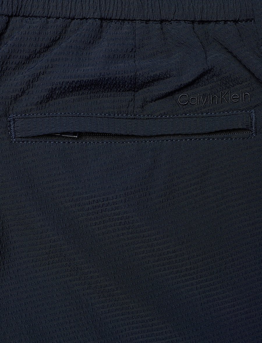 Calvin Klein - STRAIGHT SEERSUCKER HALF ELASTIC - casual bukser - dark sapphire - 4