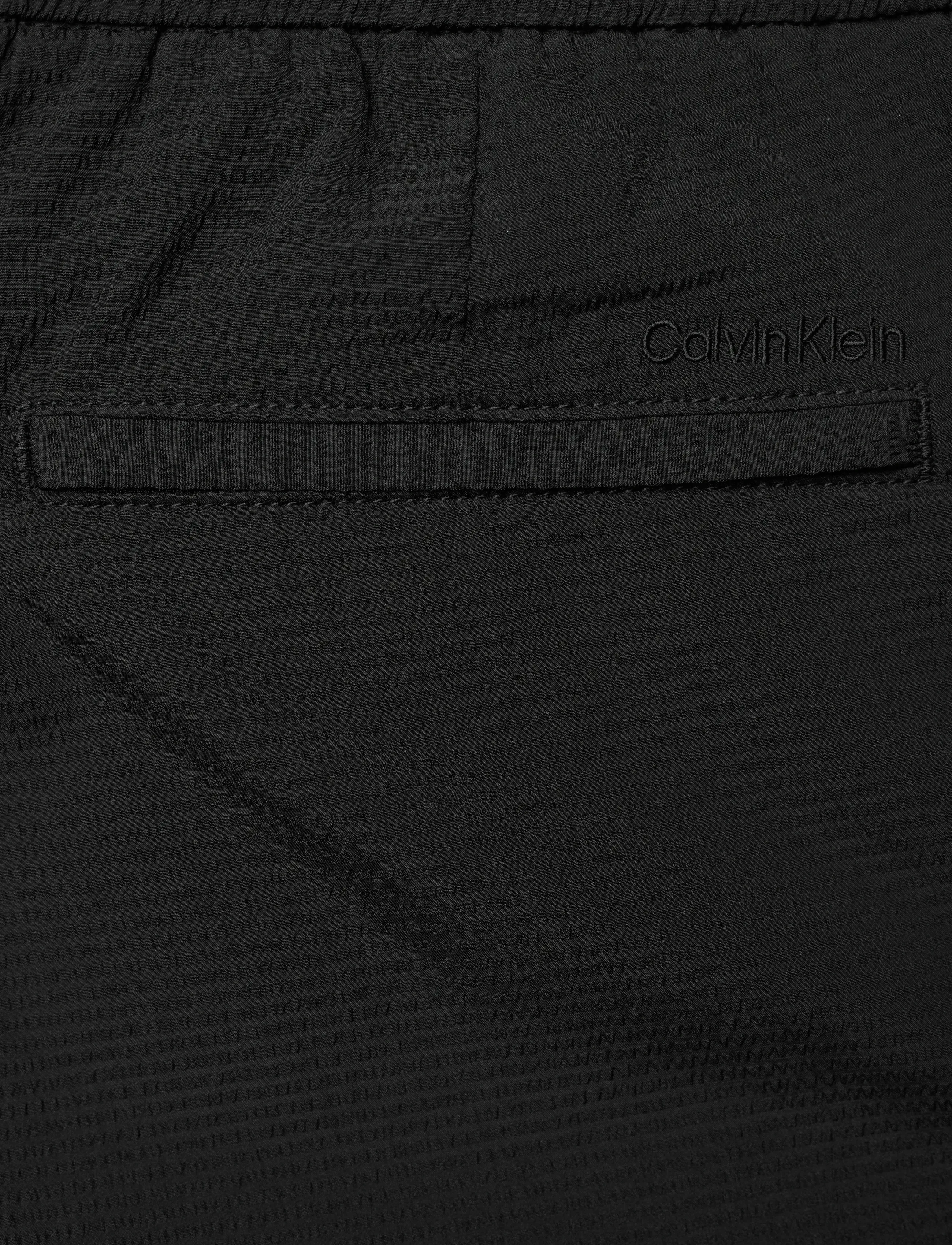 Calvin Klein - STRAIGHT SEERSUCKER ELASTIC 7" S - lühikesed vabaajapüksid - black - 4