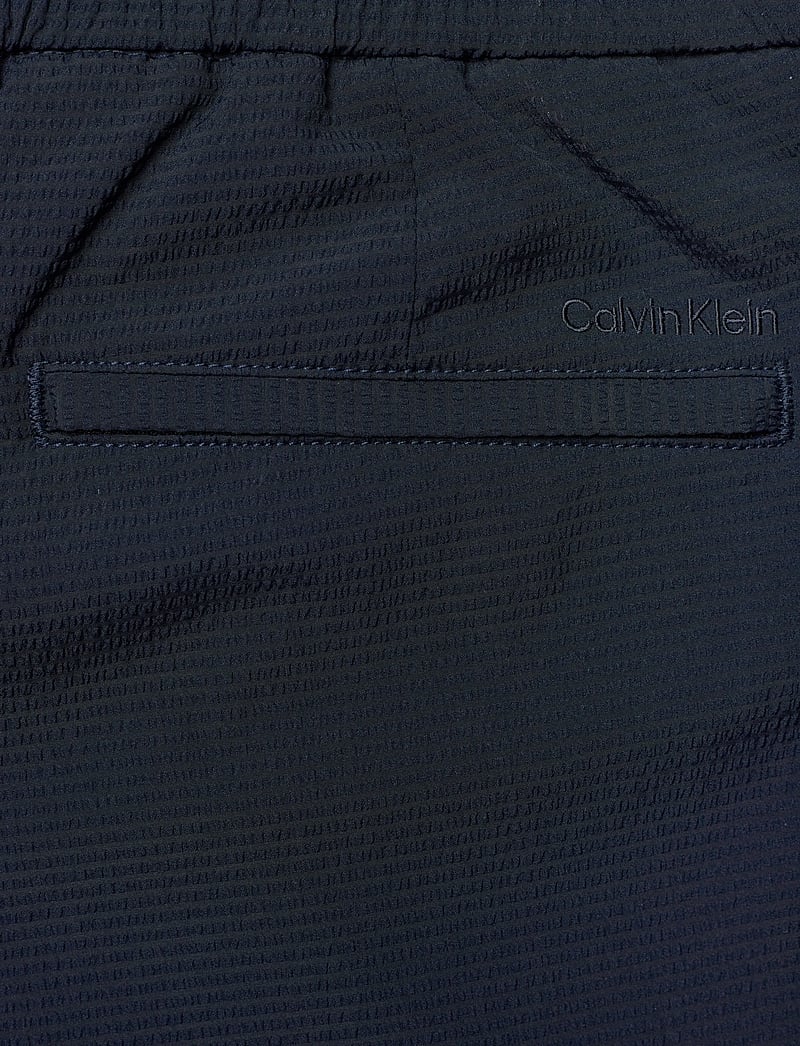 Calvin Klein - STRAIGHT SEERSUCKER ELASTIC 7" S - casual shorts - dark sapphire - 4