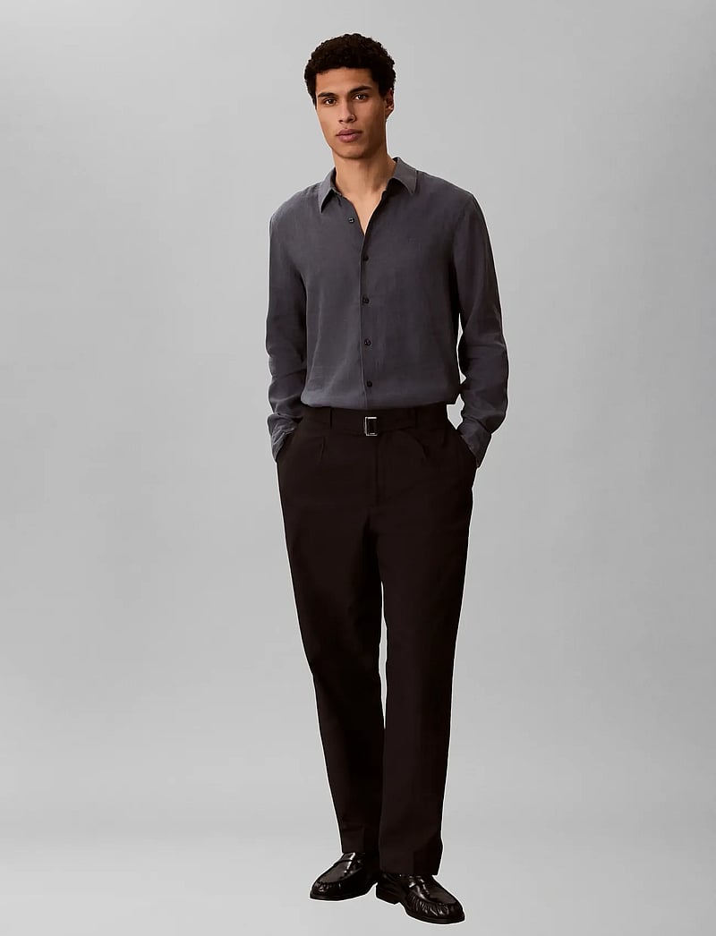 Calvin Klein - STRAIGHT LYOCELL BELTED PLTD TRO - Ülikonnapüksid - black - 3