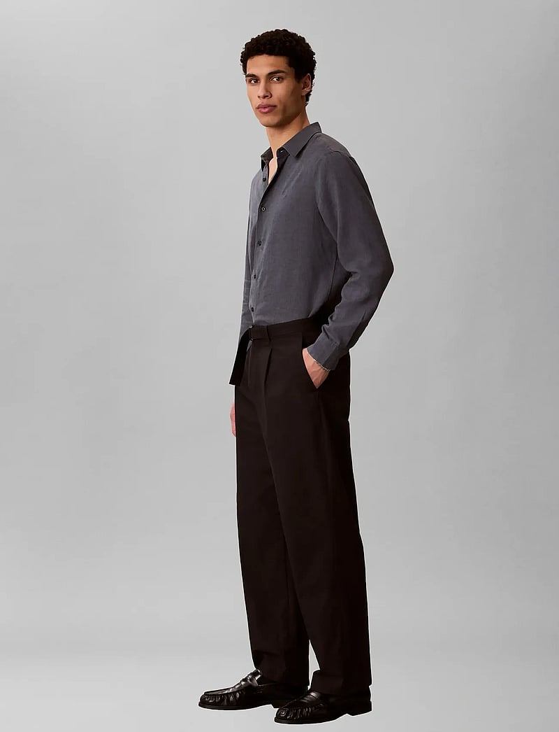 Calvin Klein - STRAIGHT LYOCELL BELTED PLTD TRO - Ülikonnapüksid - black - 4